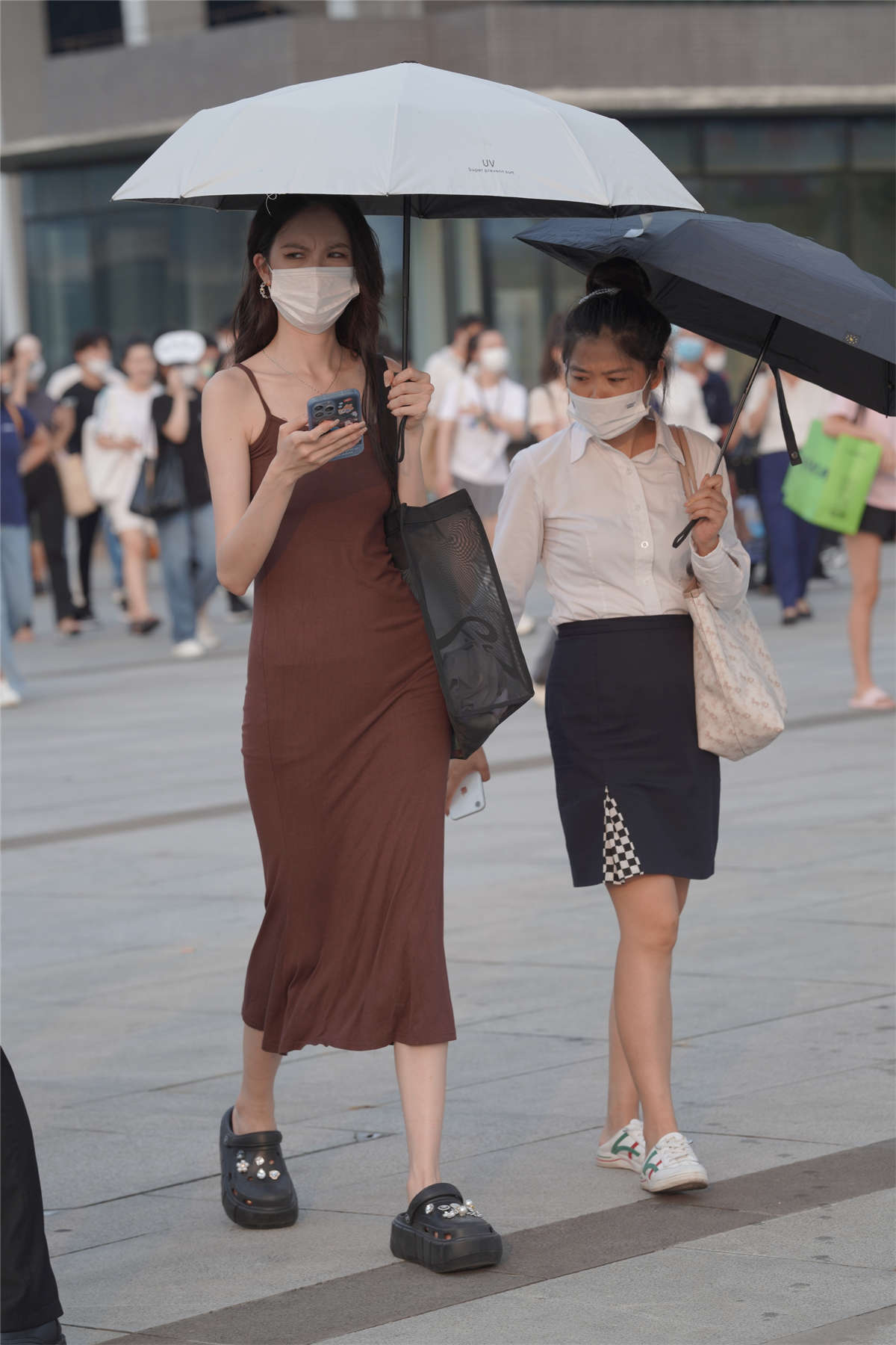 图片[2]-简约吊带长裙-日更街拍