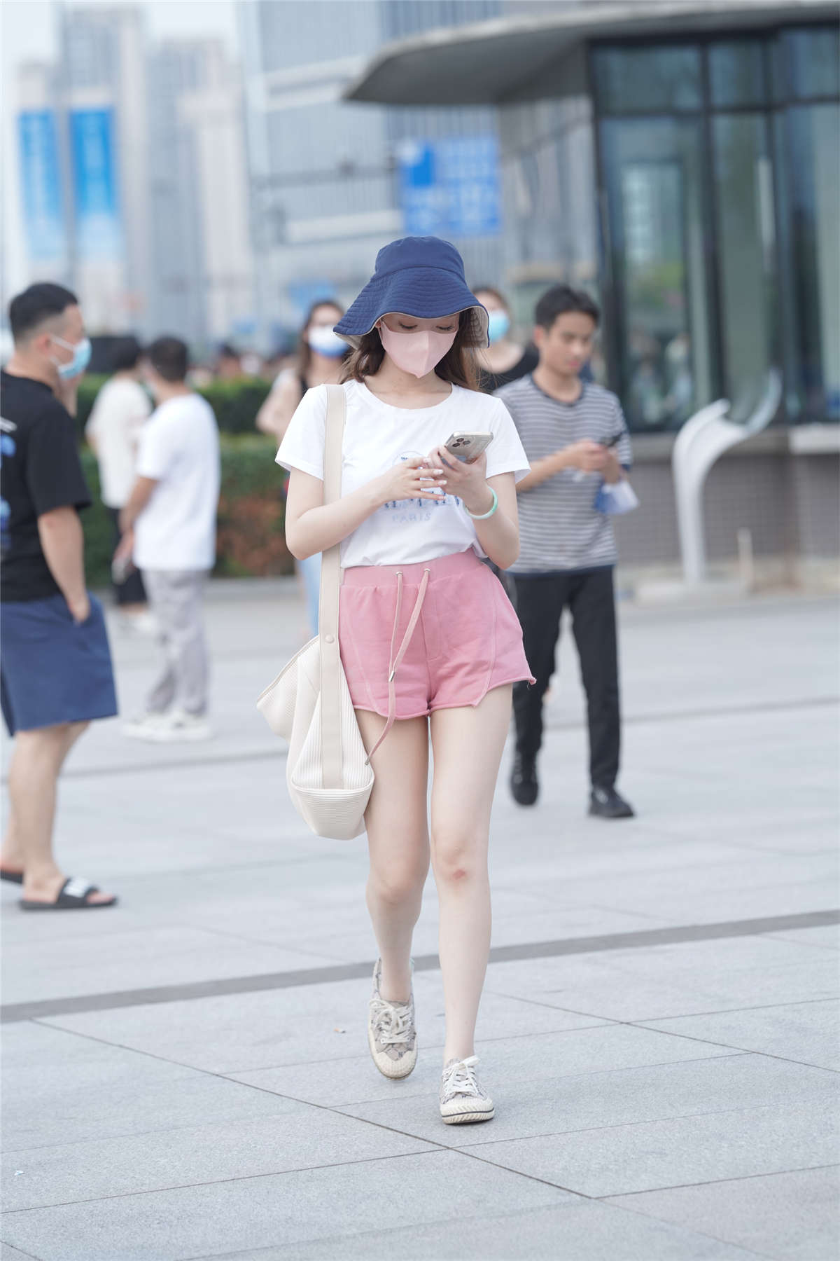 图片[2]-粉白搭配青春的美-日更街拍