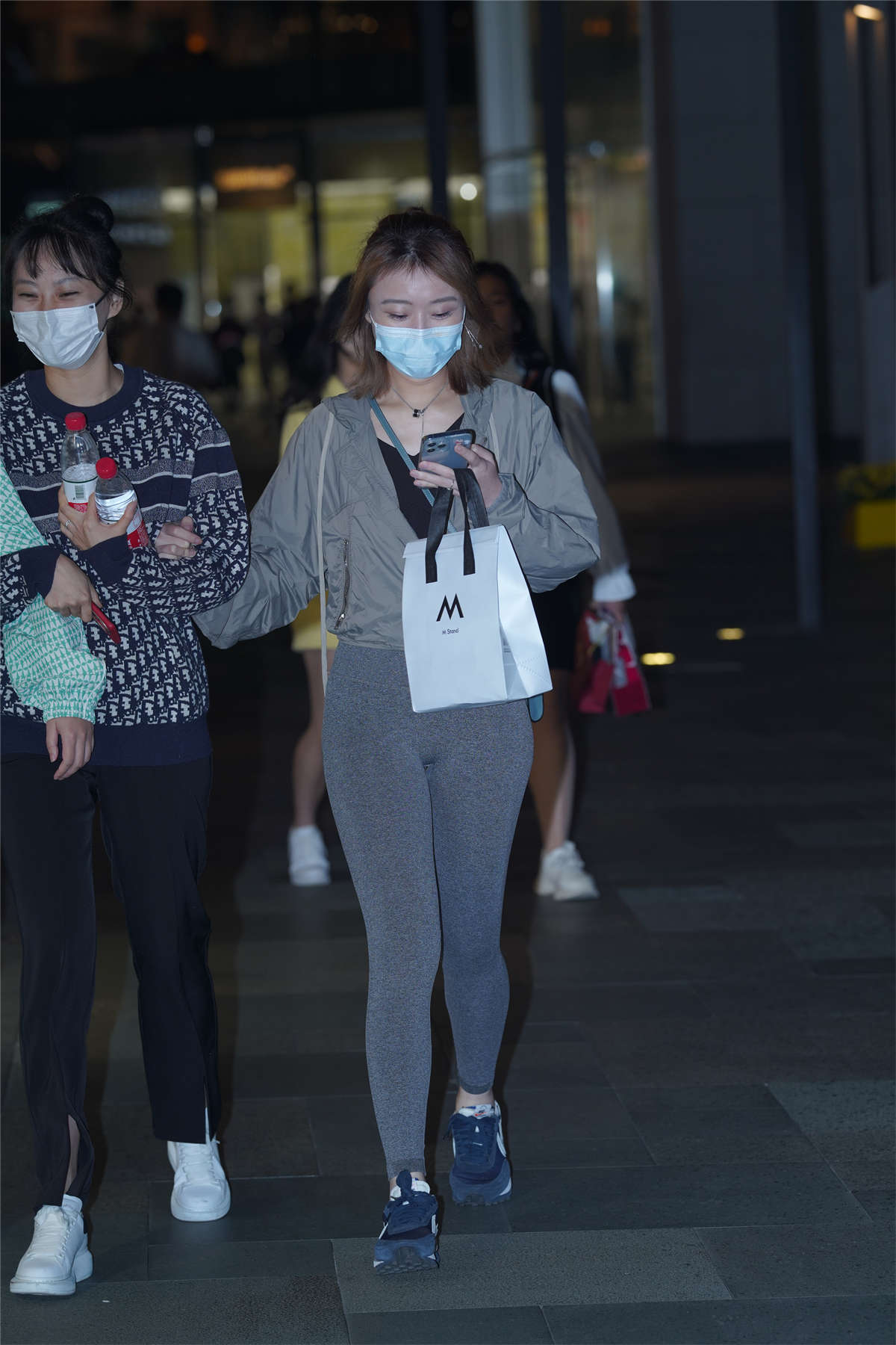 图片[2]-逛街的电灯泡-日更街拍