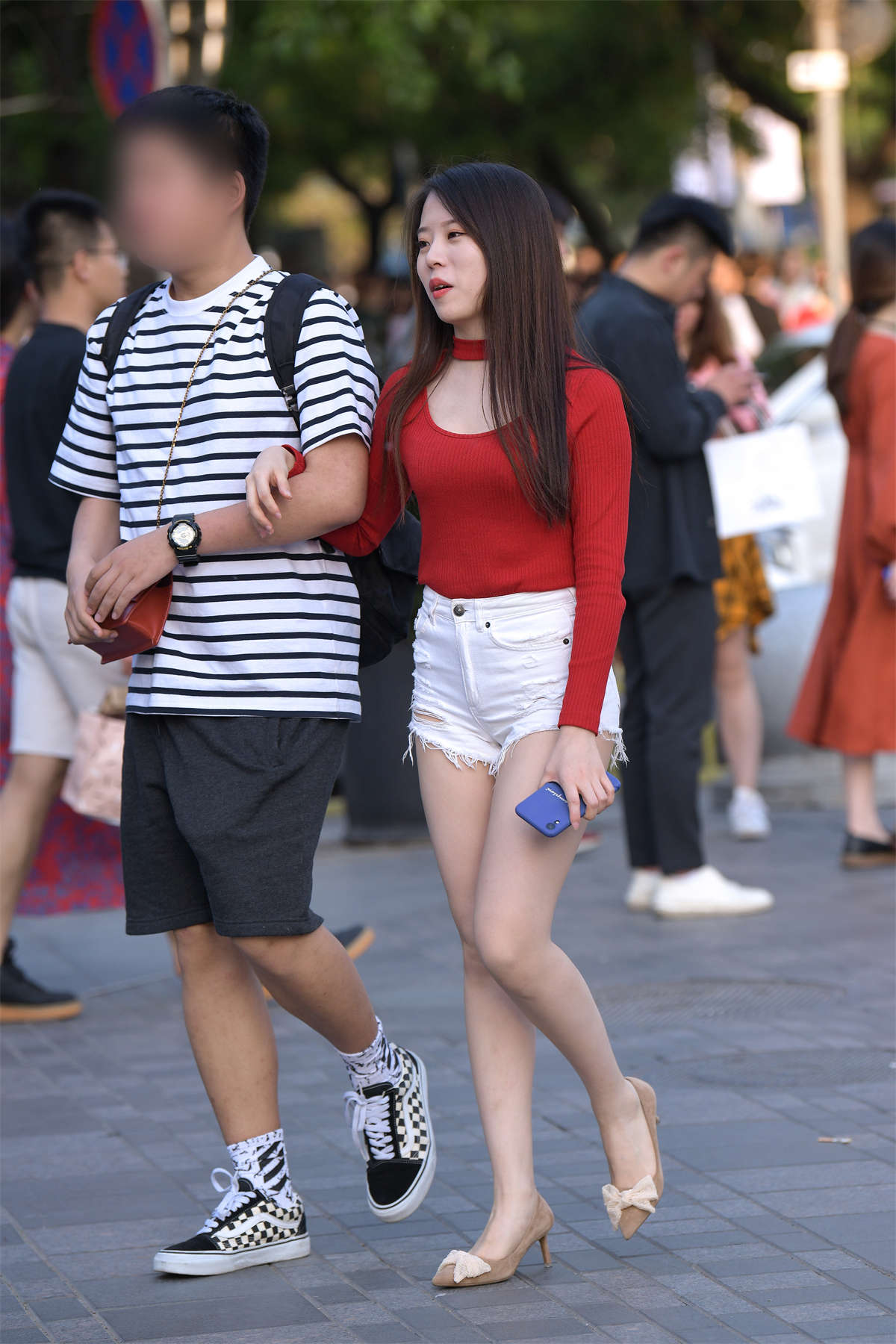 图片[2]-白色热裤美腿高跟-日更街拍