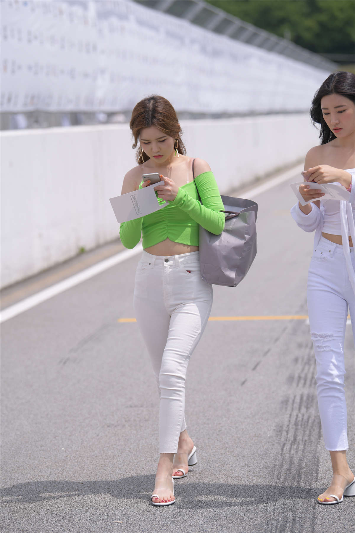 图片[2]-醒目的一抹绿-日更街拍