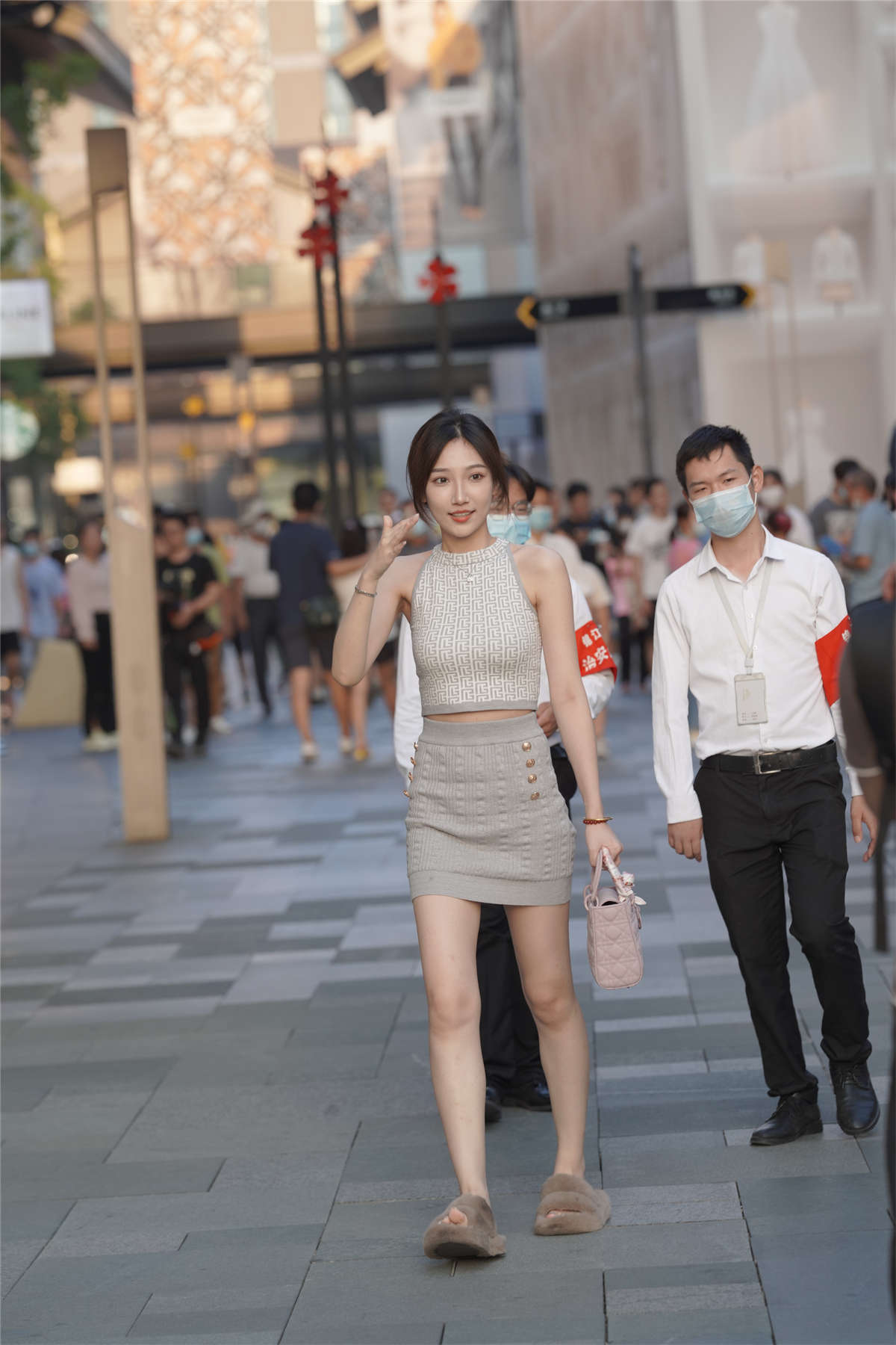 图片[2]-包臀裙小可爱-日更街拍