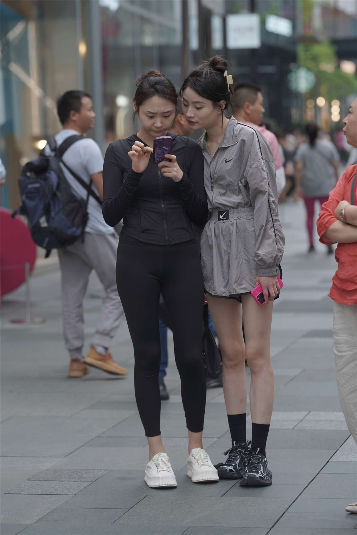 图片[2]-黑色紧身裤-日更街拍