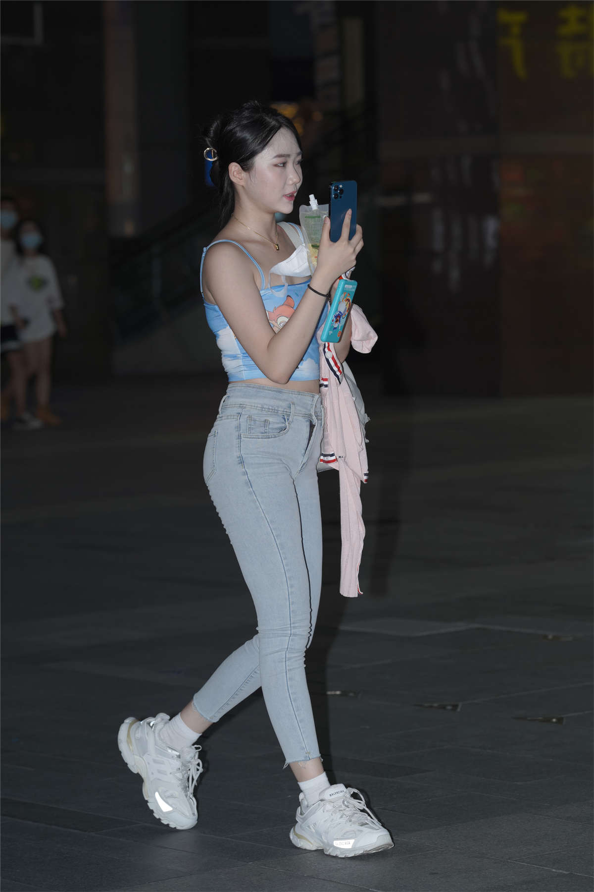 图片[2]-蓝色紧牛香肩吊带-日更街拍