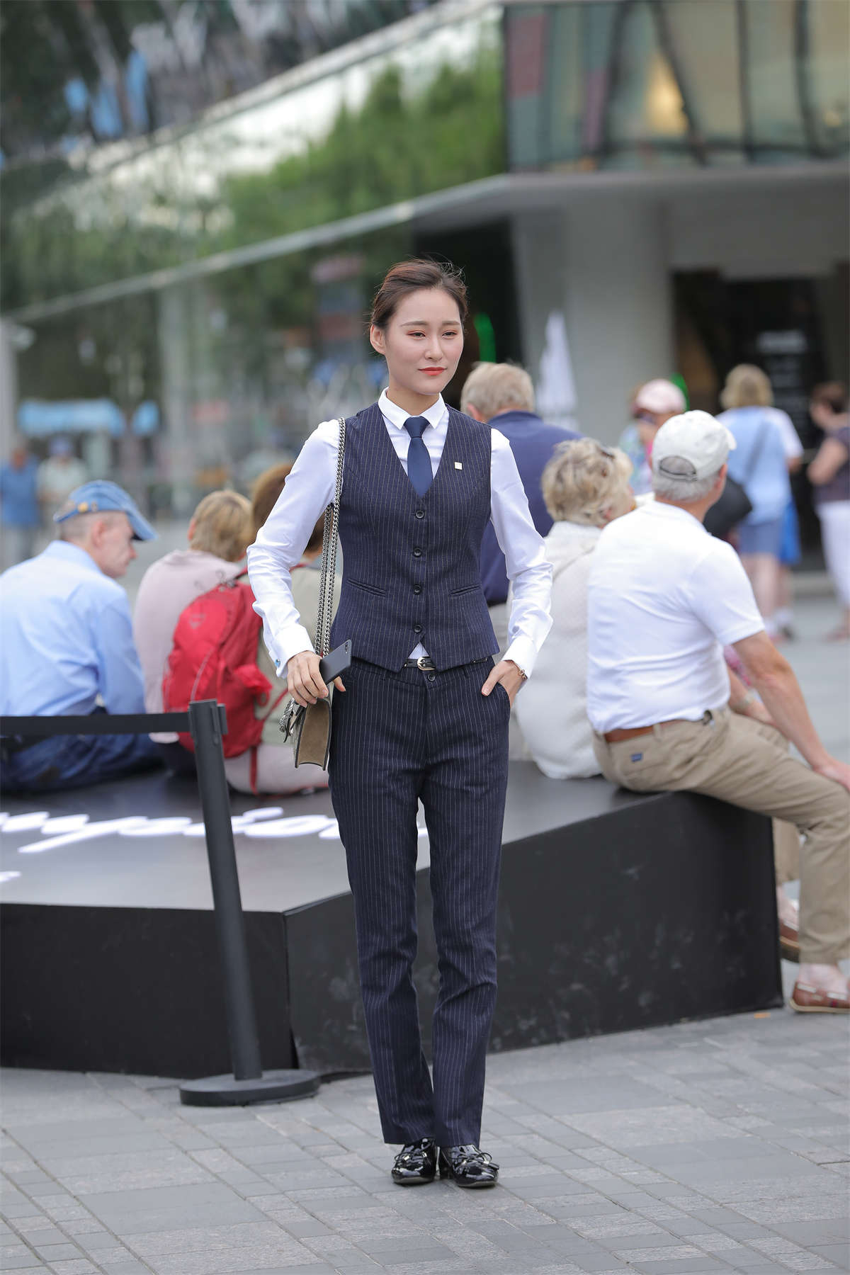 图片[2]-工作服也很美-日更街拍