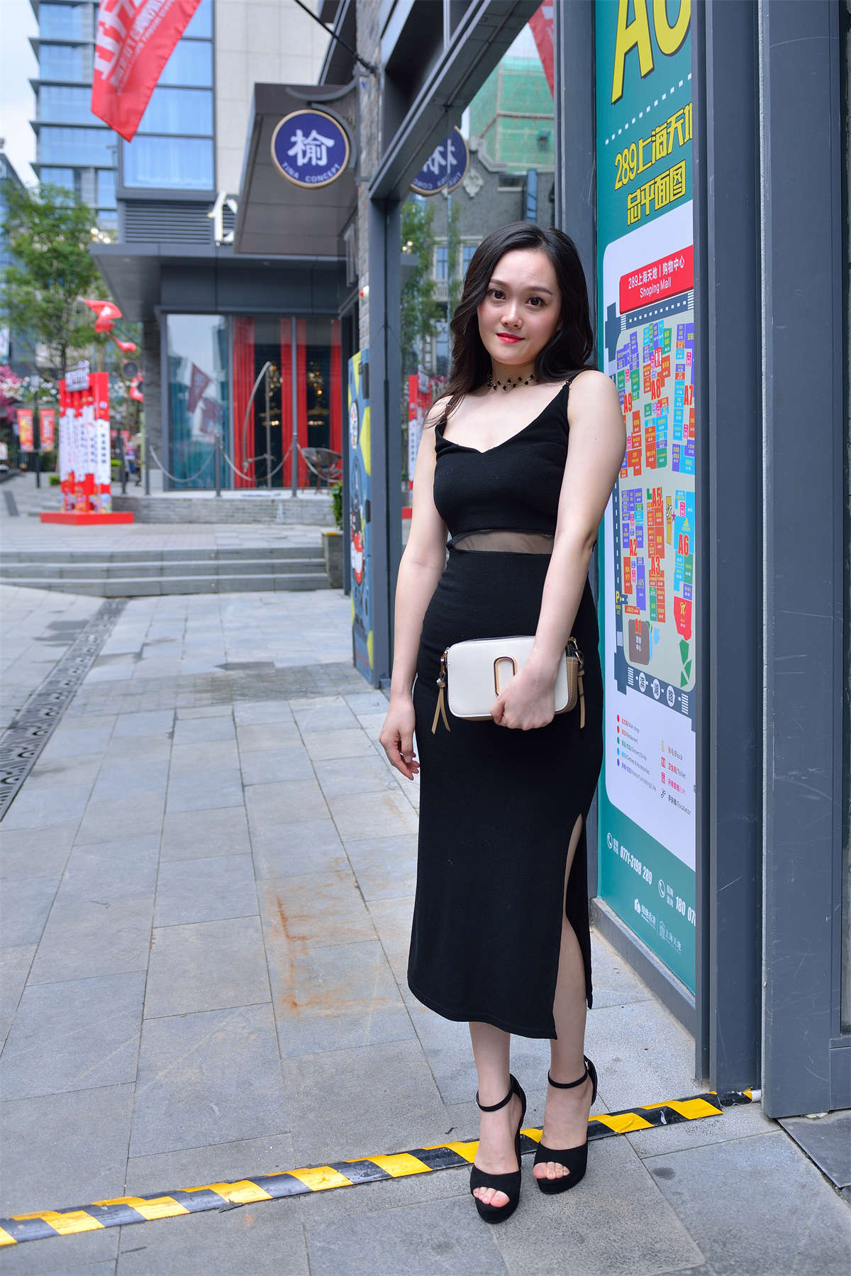 图片[2]-黑色知性优雅长裙-日更街拍