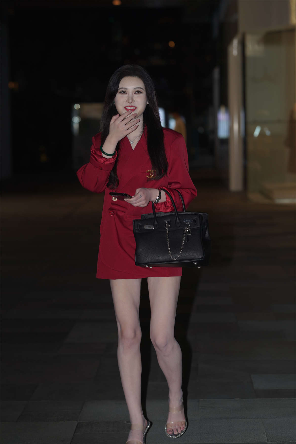 图片[2]-亮眼红色西装外套-日更街拍