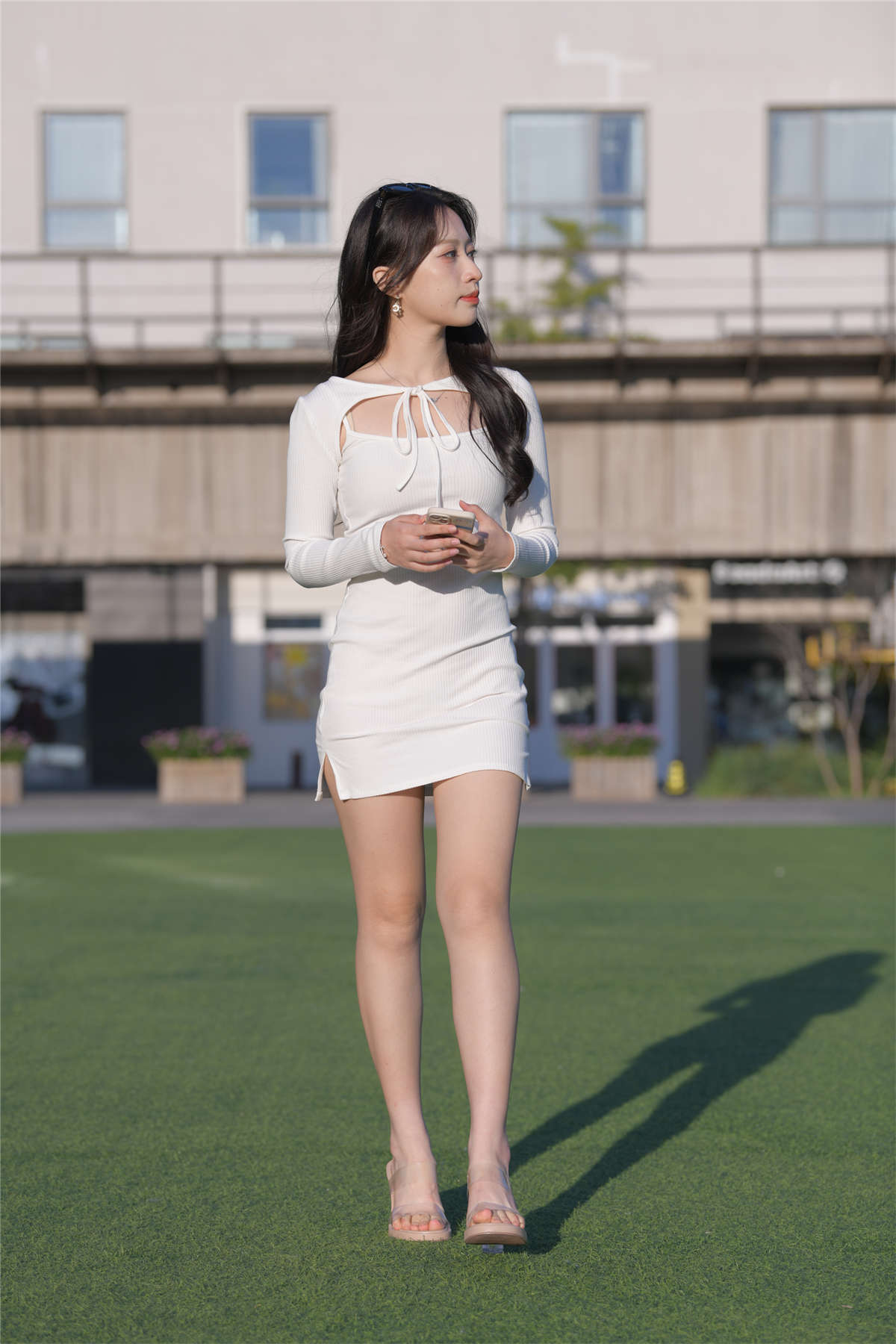 图片[2]-[魔镜原创摄影] 一始街拍作品 白裙女子-日更街拍