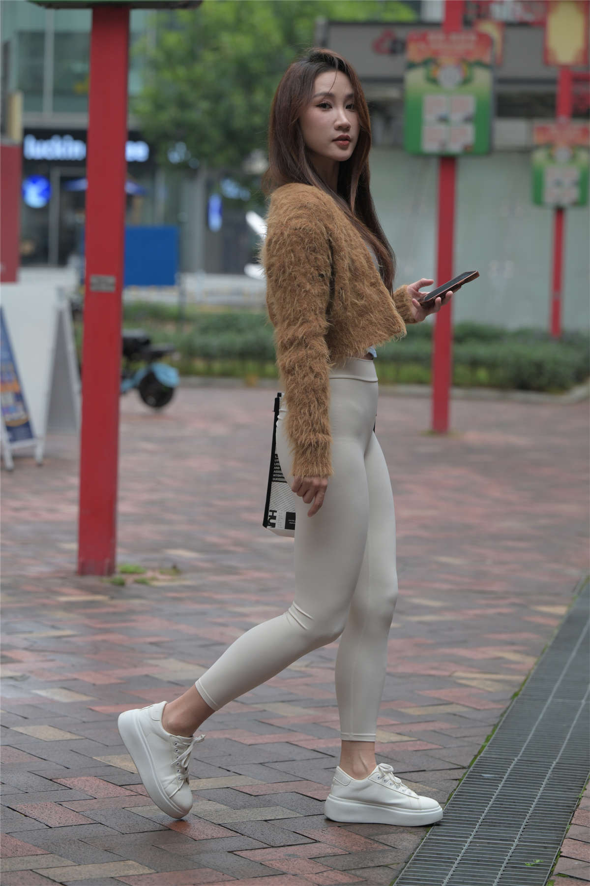 [魔镜原创摄影] 一始街拍作品 一笑酒暖花深-日更街拍