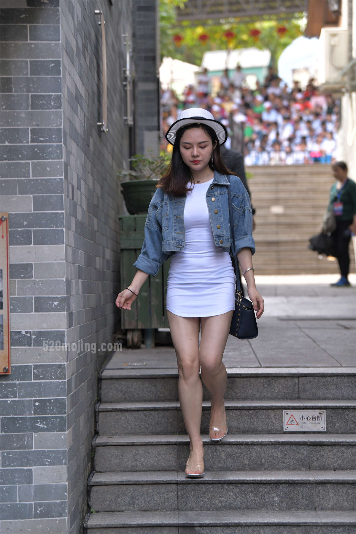 [魔镜原创摄影] 白色短裙-日更街拍