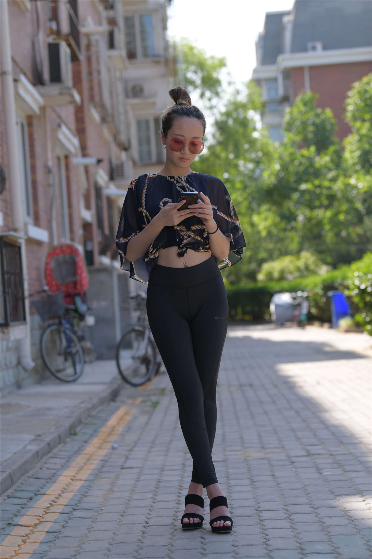 图片[2]-[魔镜原创摄影] 黑色瑜伽裤MM-日更街拍