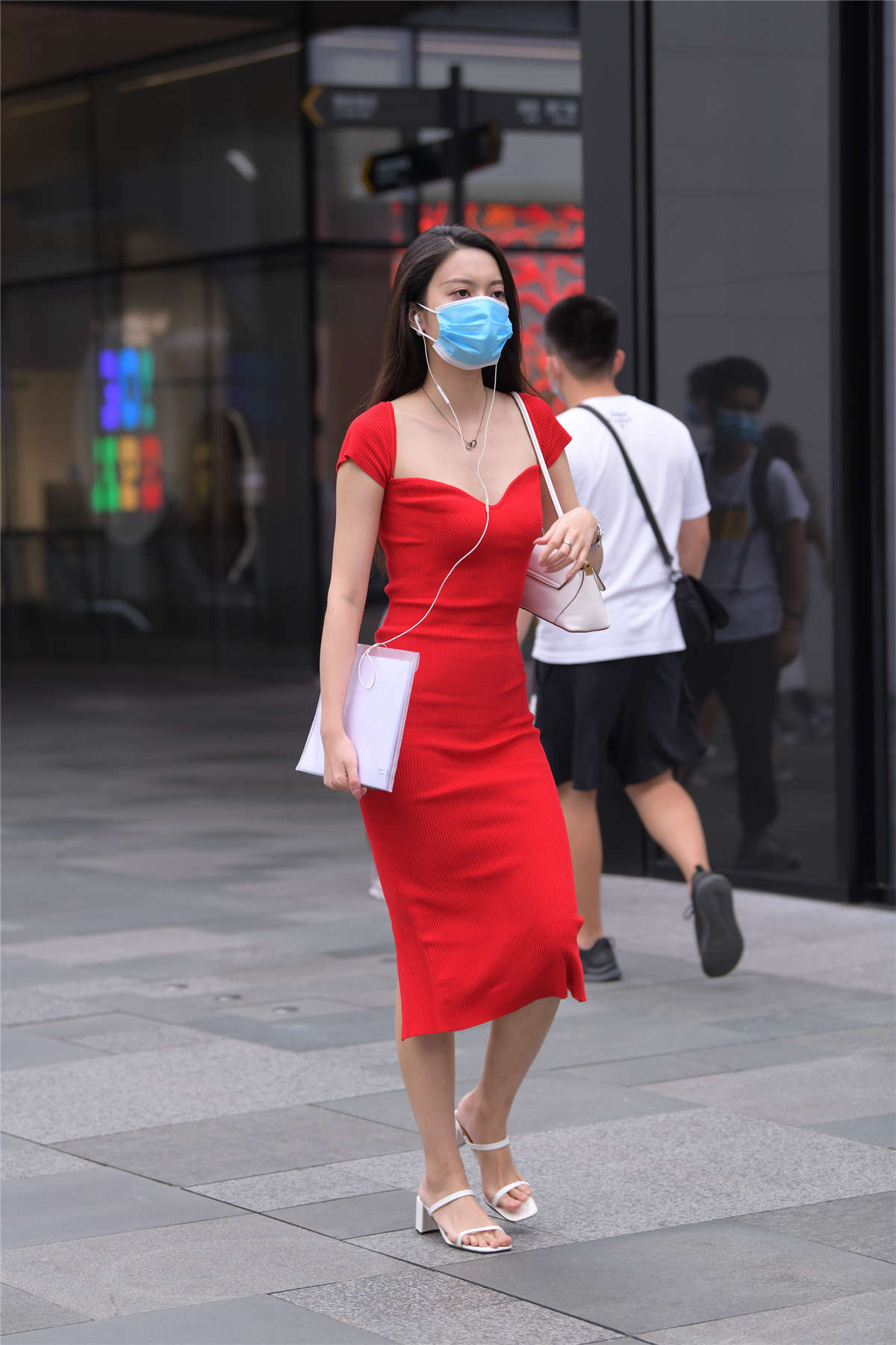 火红毛线长裙-日更街拍
