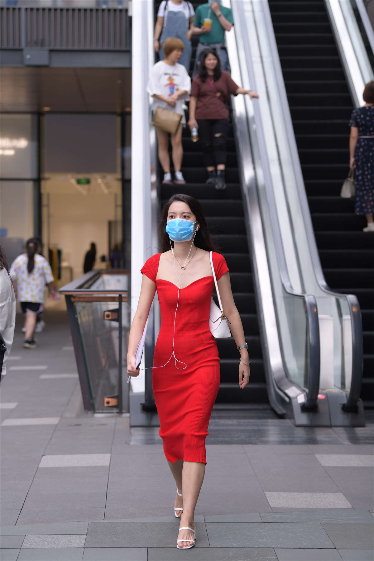 图片[2]-火红毛线长裙-日更街拍