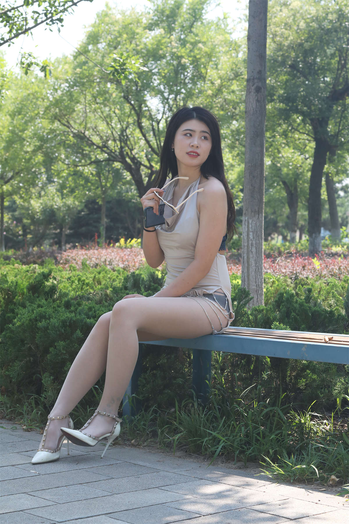 图片[2]-白色开衩裙-日更街拍