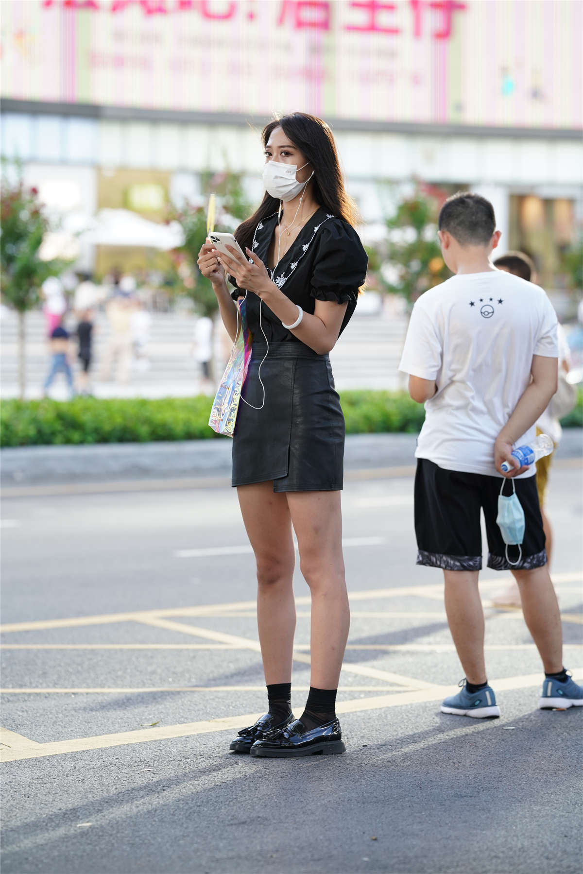 图片[2]-黑色皮裙黑丝-日更街拍