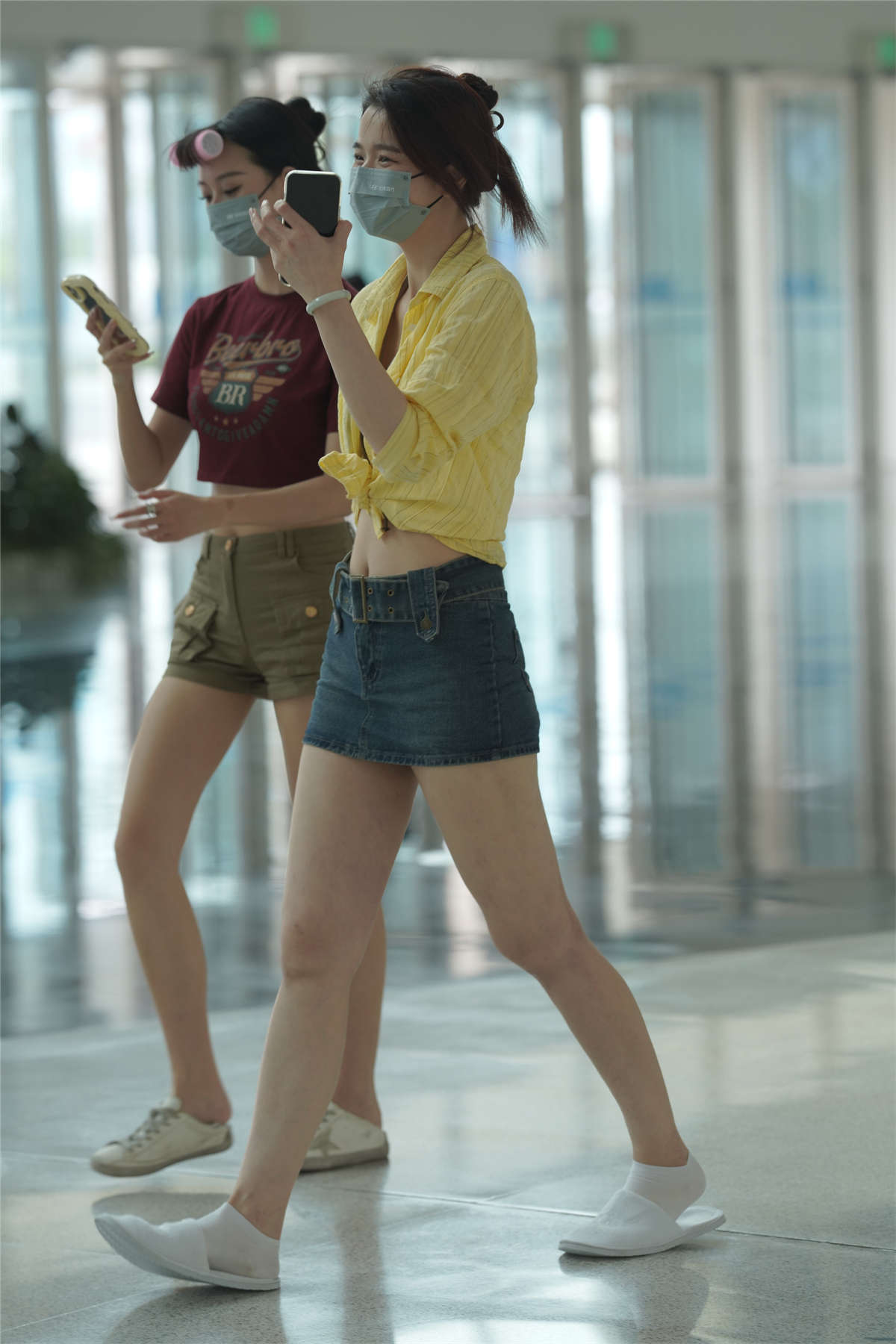 休闲装配短裙-日更街拍