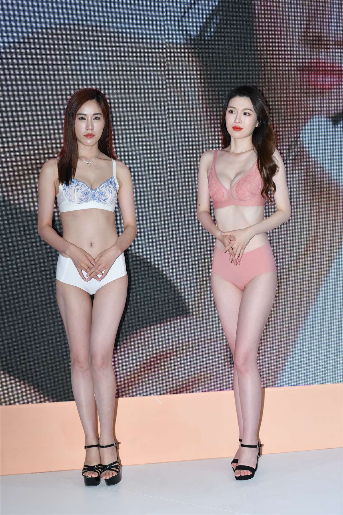 图片[2]-内衣展09-日更街拍