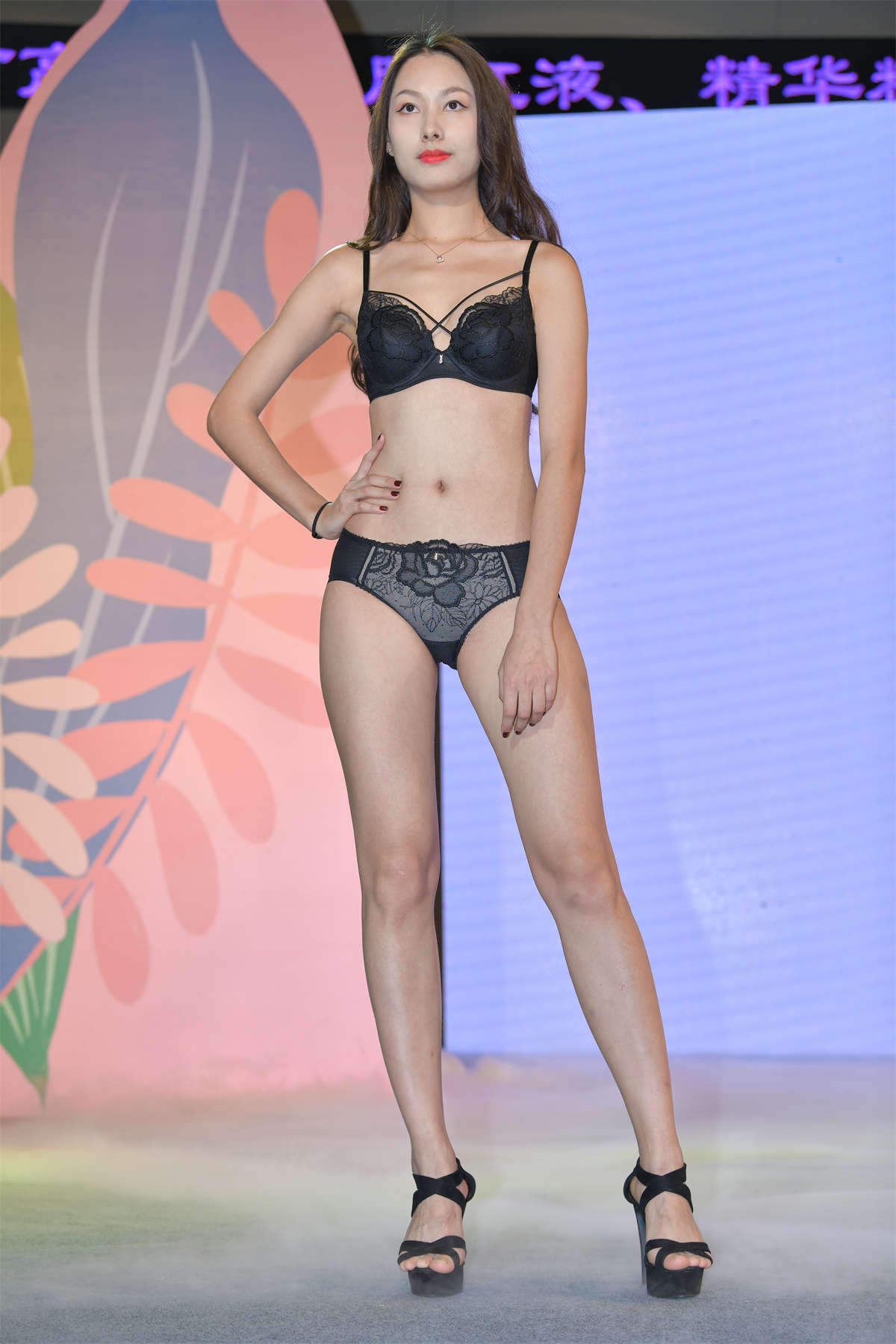 图片[2]-内衣展10-日更街拍