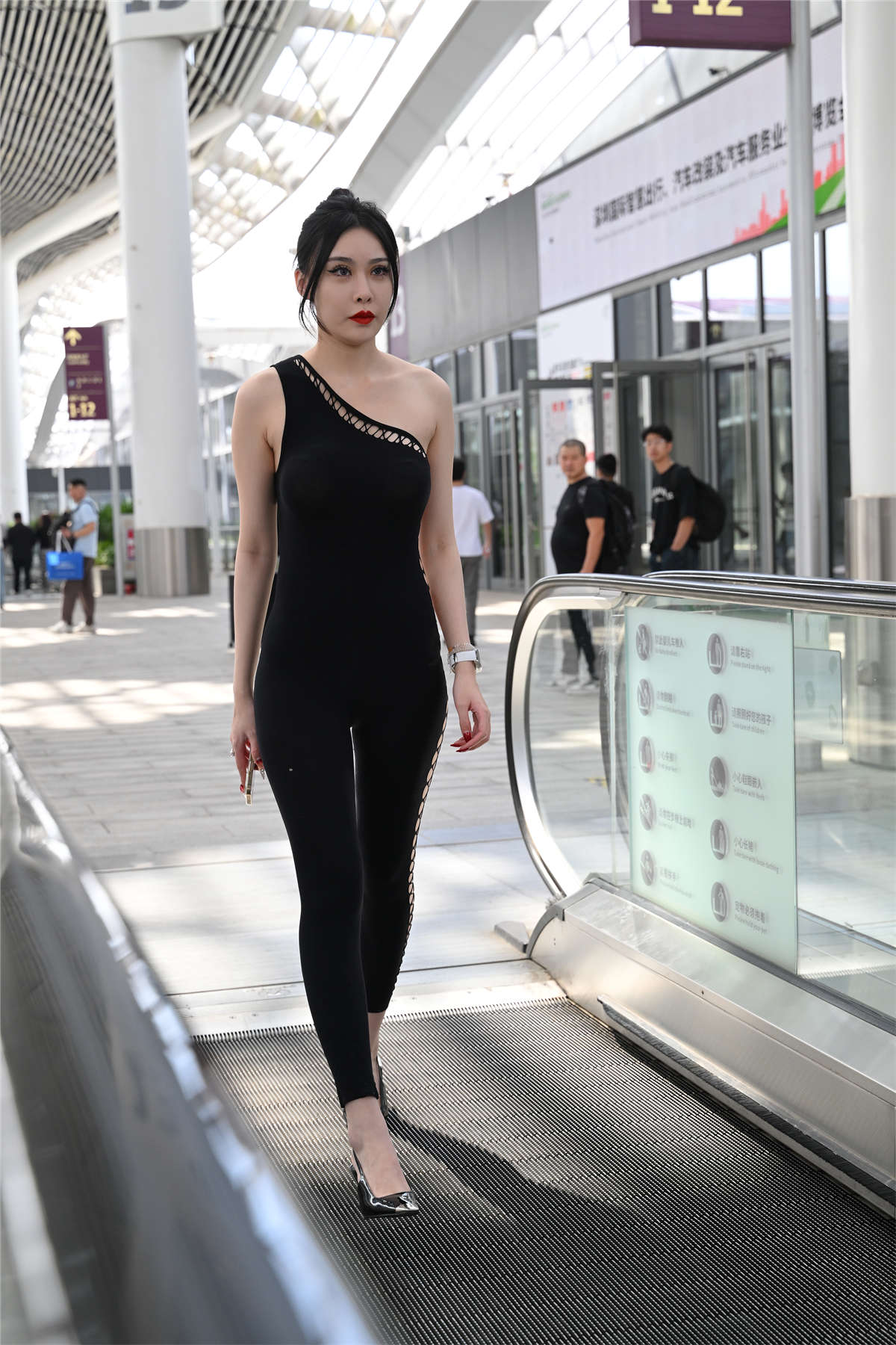 图片[2]-黑色连体衣-日更街拍