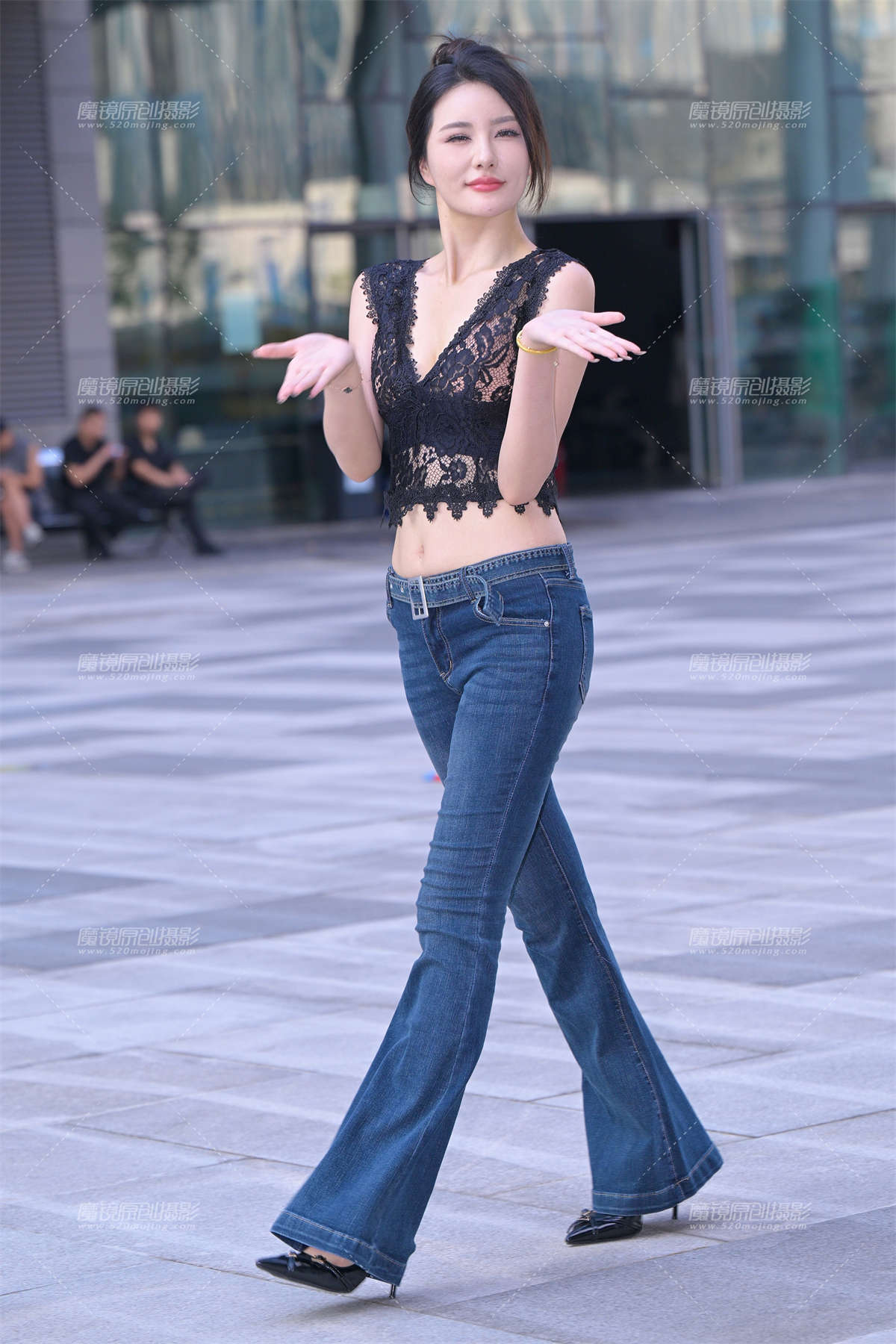 搭讪牛仔裤美女-日更街拍