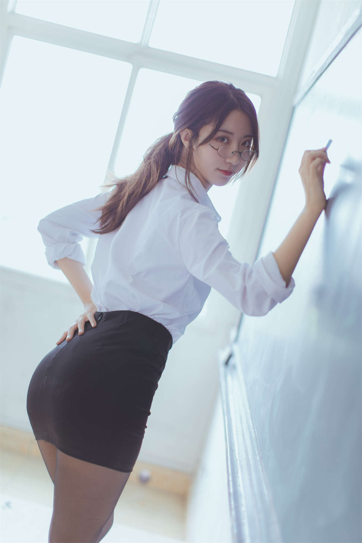 YITUYU艺图语 2023.12.03 黑丝OL 黑川插图1