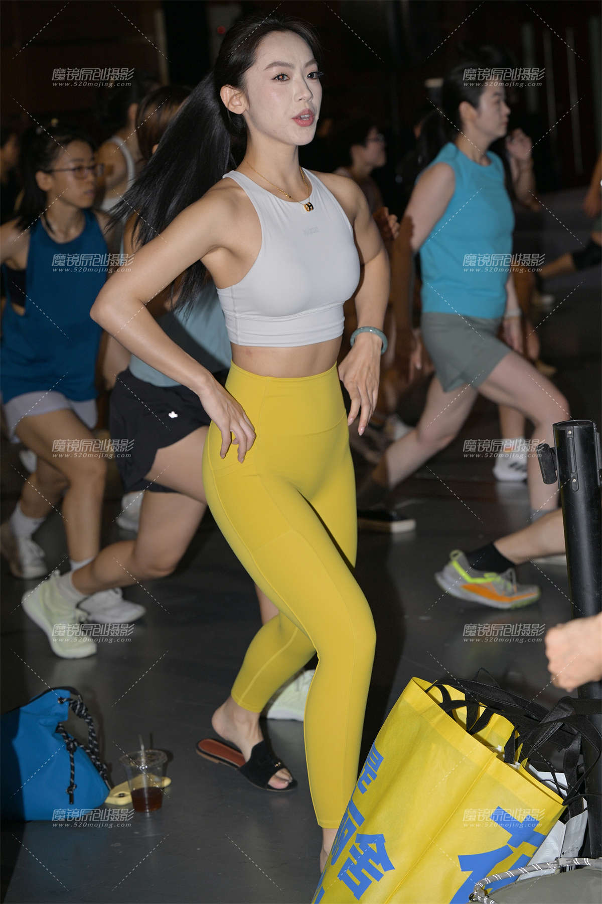 图片[2]-逛展美女-日更街拍