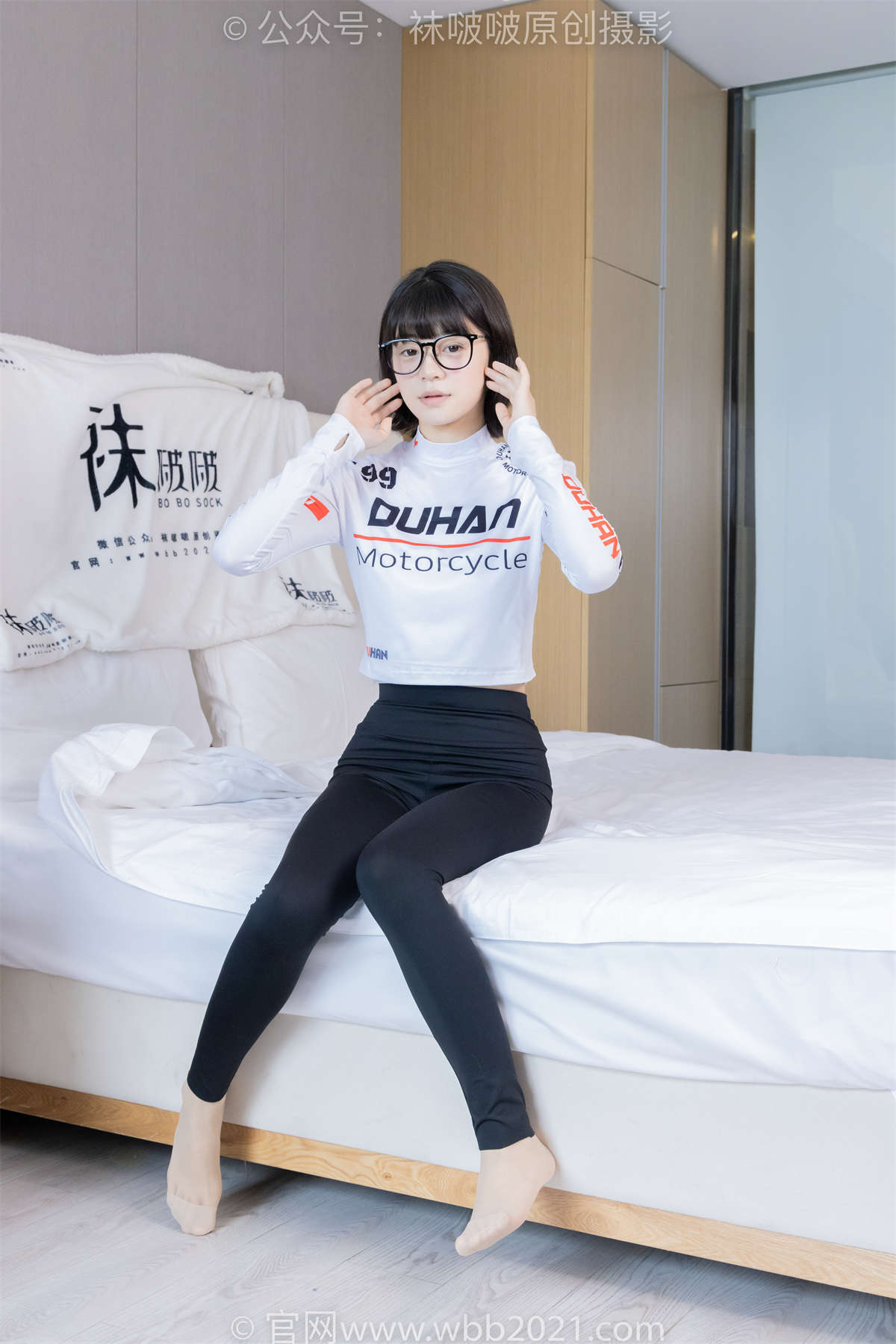 袜啵啵 No.410 糯米-运动鞋、白棉袜、肉丝（脚尖加固款）、瑜伽裤裤里丝 花絮版-日更街拍