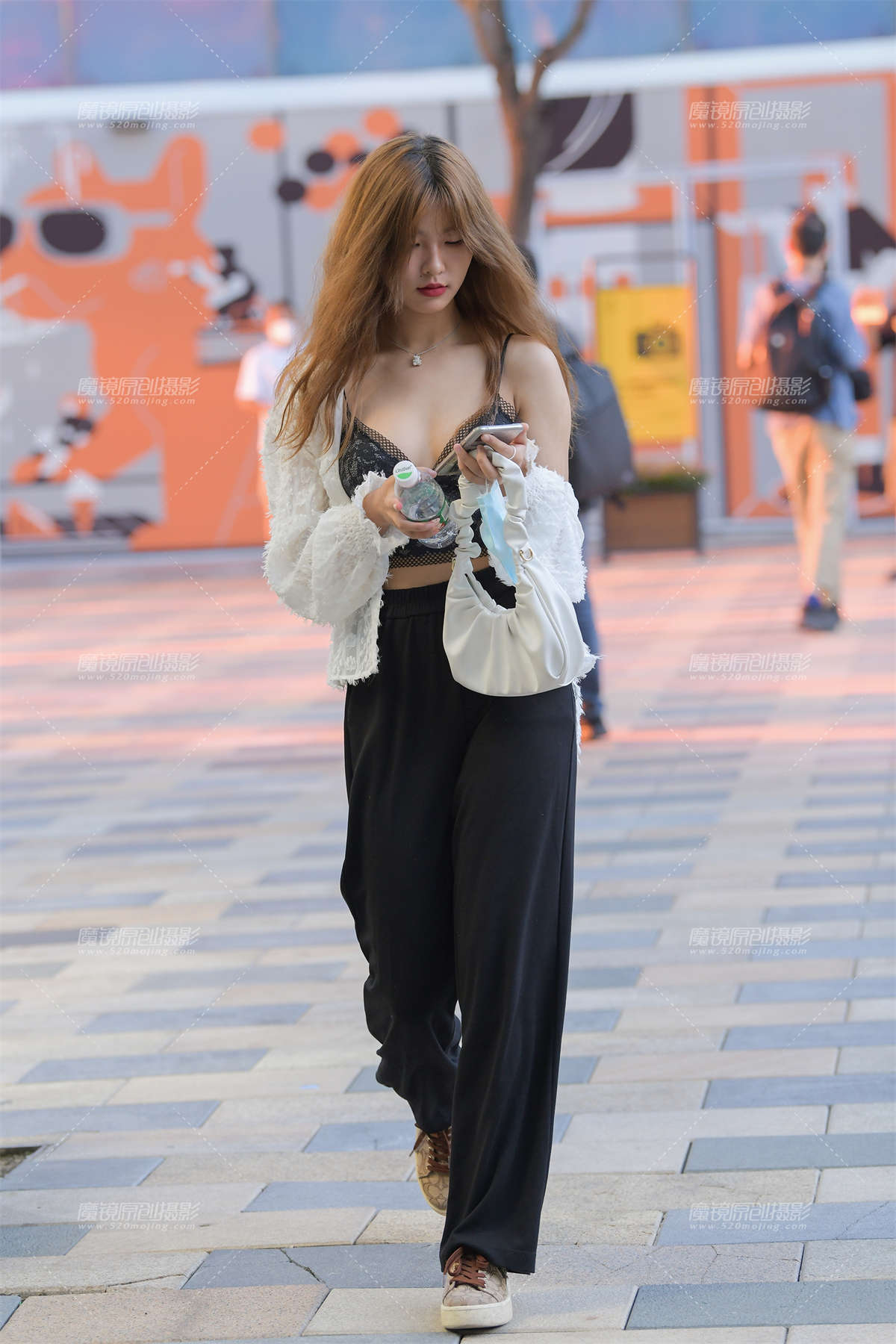 蓝瞳小妹-日更街拍