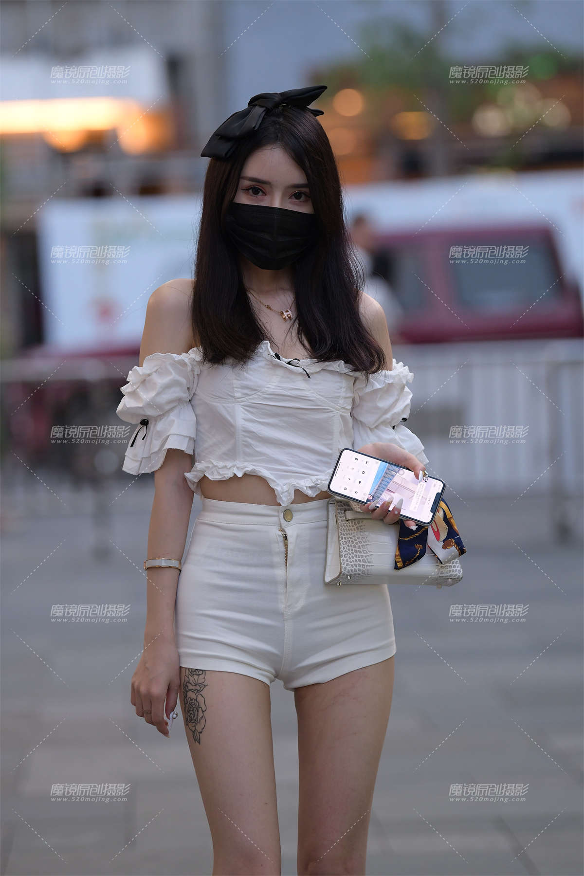 性感白热裤美眉，又万万没想到~-日更街拍