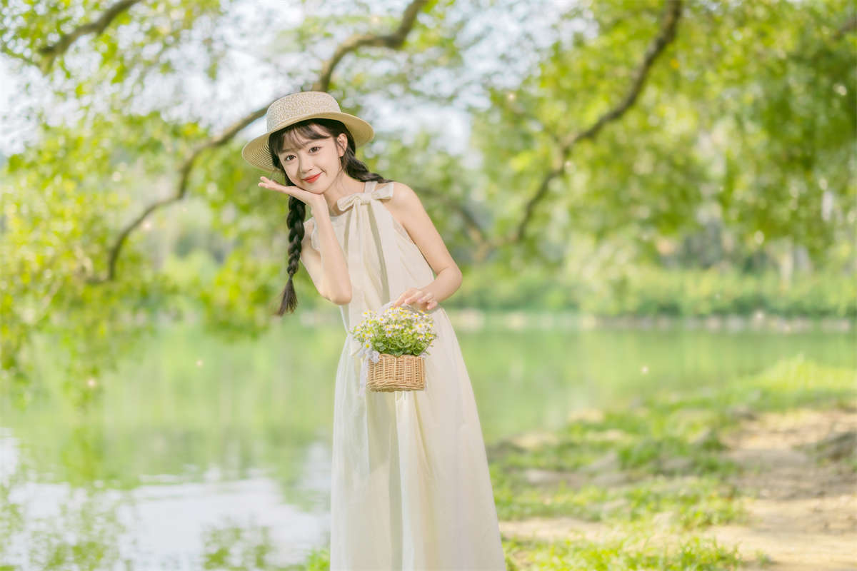 YITUYU艺图语 2025.04.20 清新湖畔 美美晓鱼-日更街拍