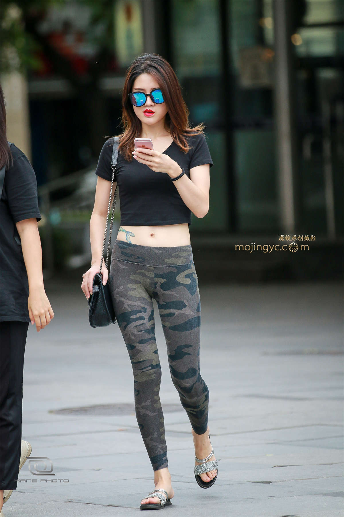 酷酷迷彩紧身裤-日更街拍