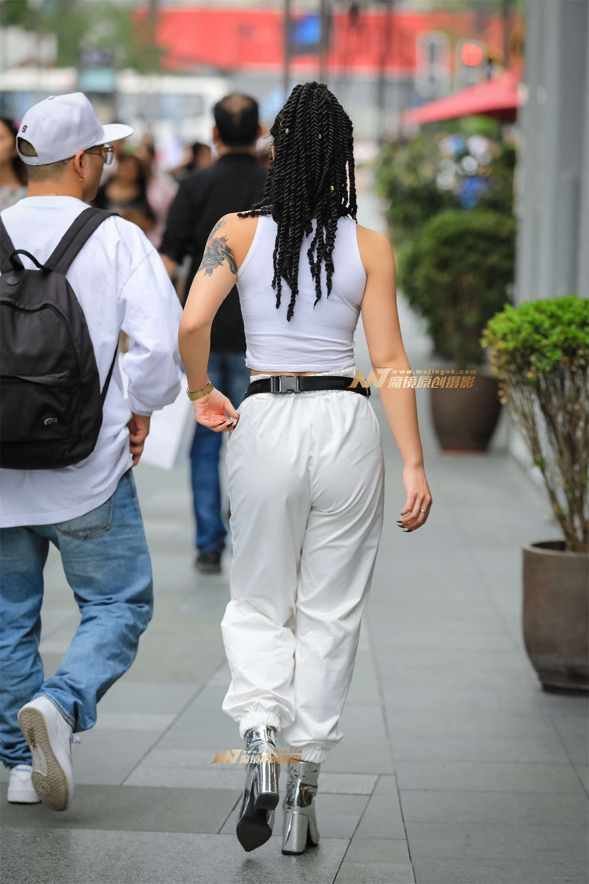 图片[2]-【凯恩时尚街拍NO.2】时髦的发型酷酷的纹身 潮范儿十足-日更街拍