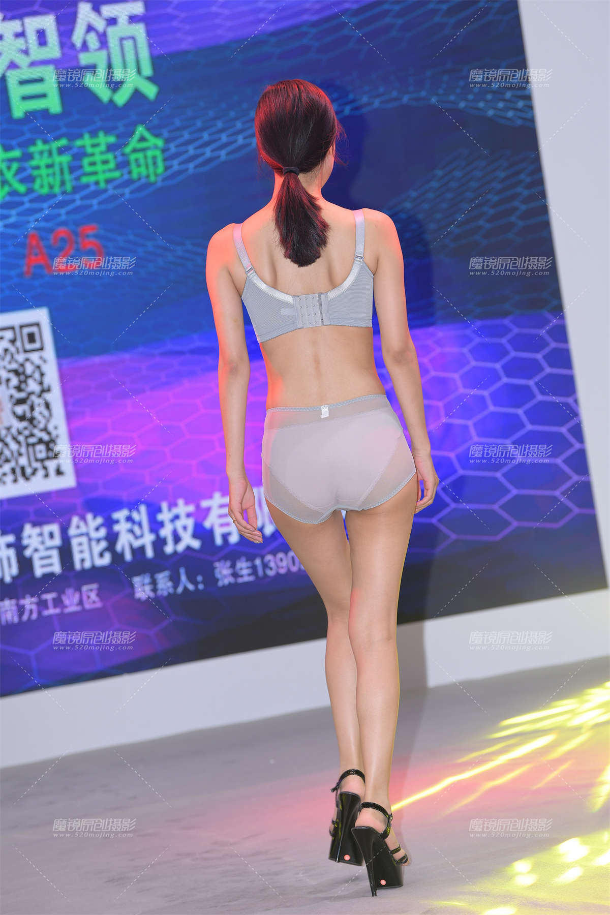 图片[2]-一模三套，丰满的内衣模特-日更街拍