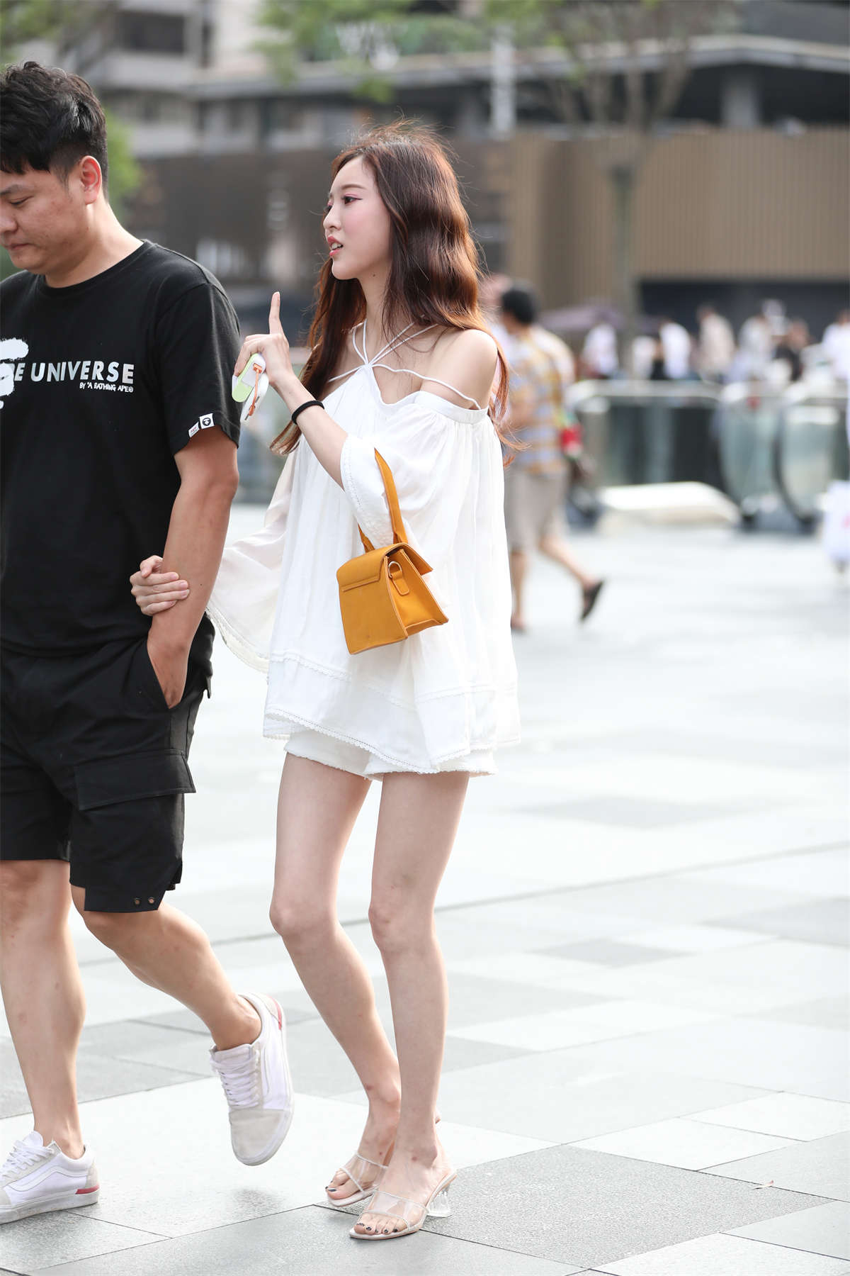 【辉辉赛贴-第二十九贴】白衣美腿女神小姐姐-日更街拍