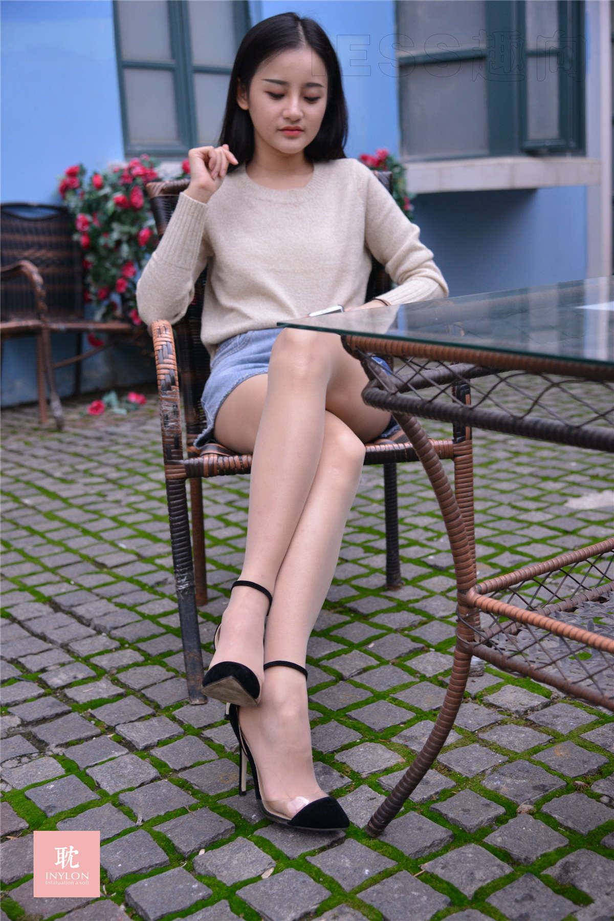 图片[2]-IESS异思趣向 普惠集101 诗琪 路遇手机上瘾小姐姐-日更街拍