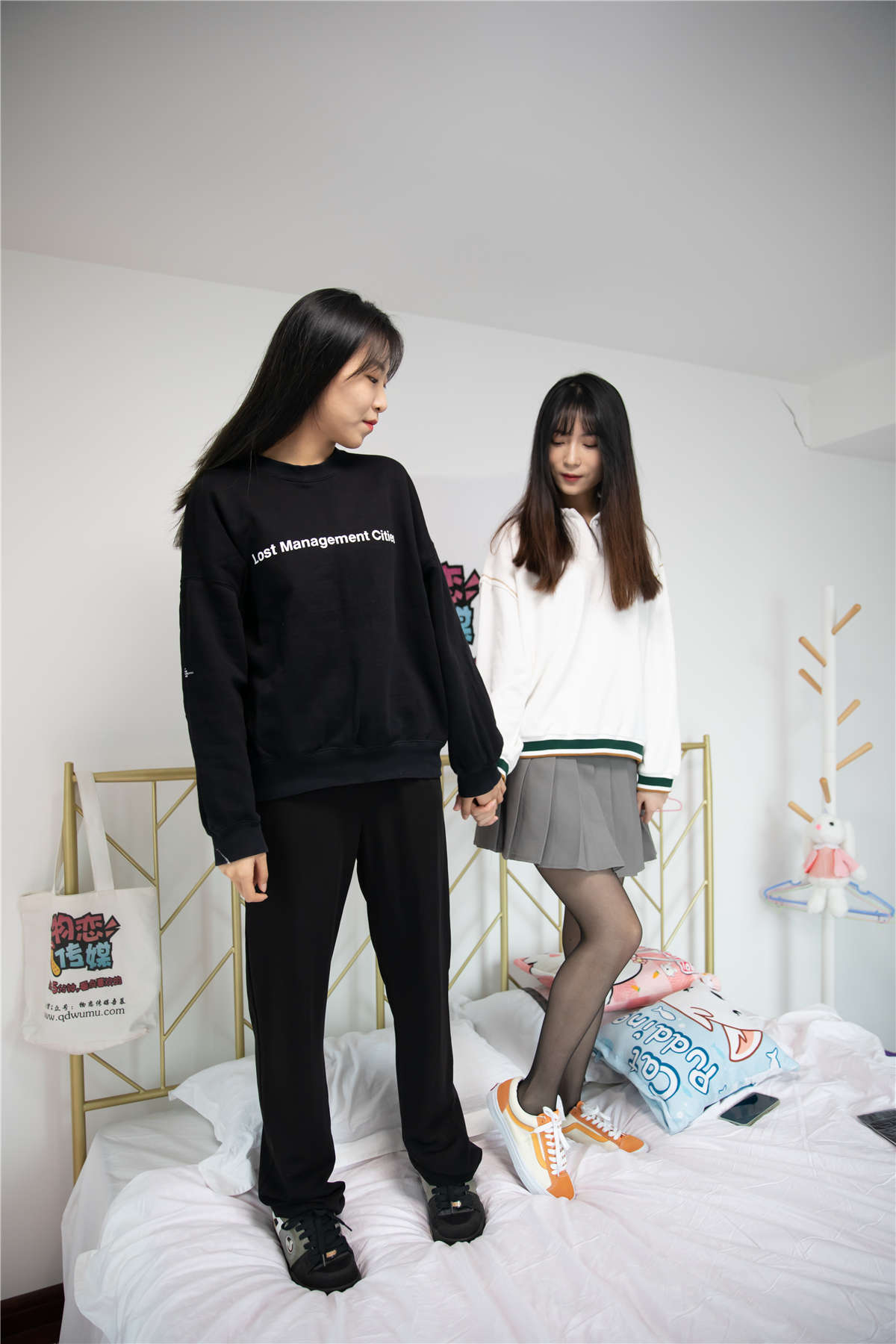 物恋传媒 NO.688期 猫耳&elise-银纹双生-日更街拍