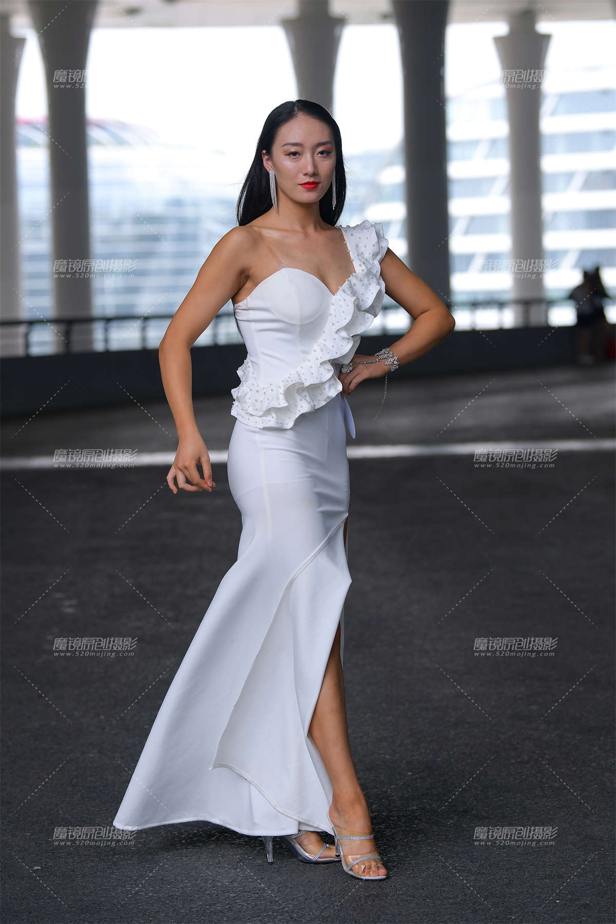 【街拍之魂赛帖】白色紧身包臀-日更街拍