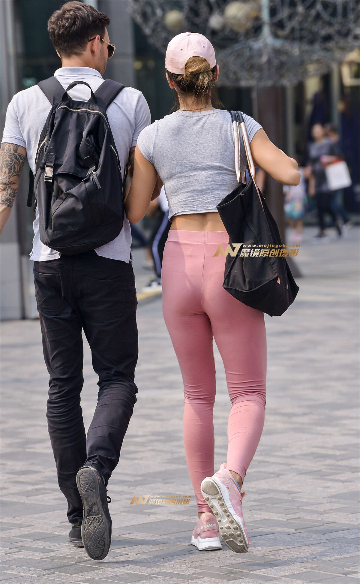 图片[2]-粉色健美裤性感美臀-日更街拍