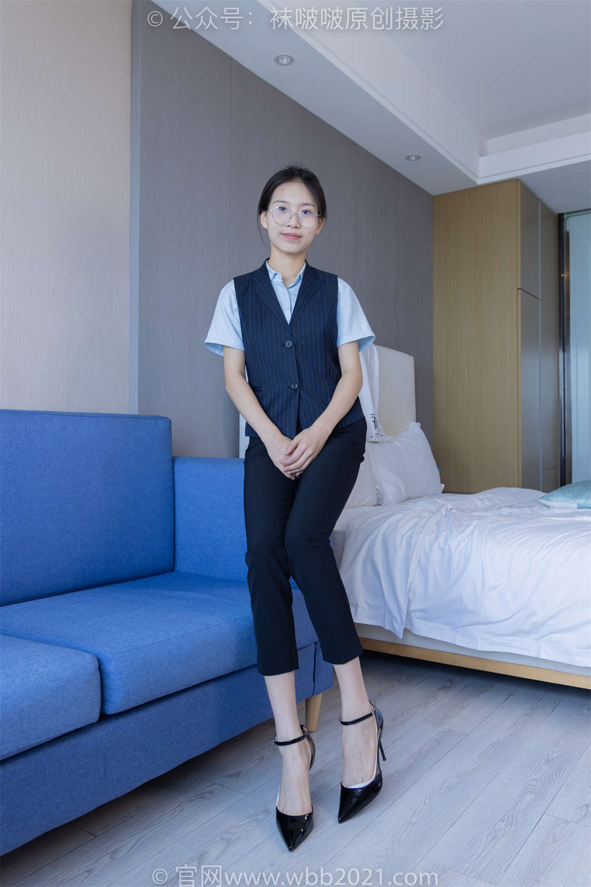 袜啵啵 No.413 芝士-高跟鞋、白色吊带船袜、银行制服 花絮版-日更街拍