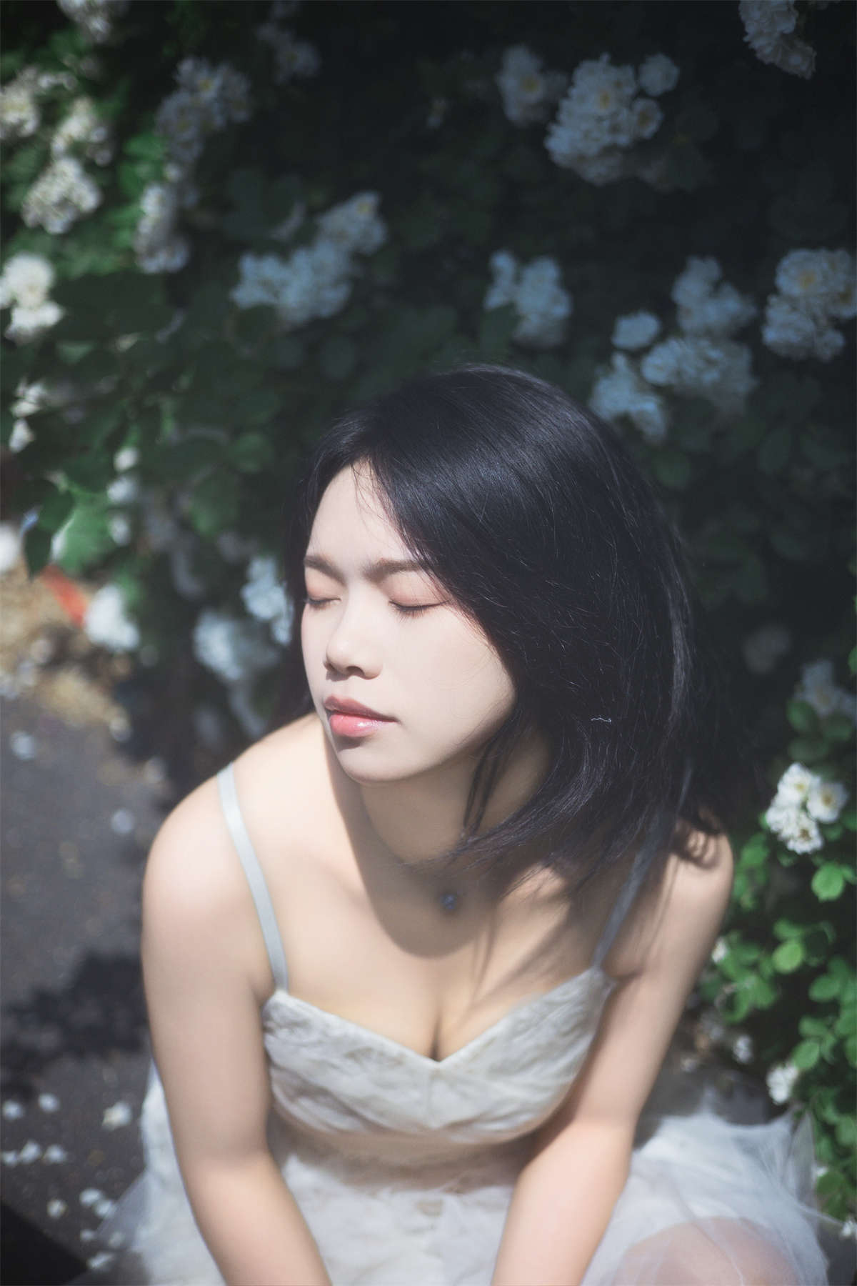 YITUYU艺图语 2024.08.15 花间里，你是我的夏天 婉仪-日更街拍