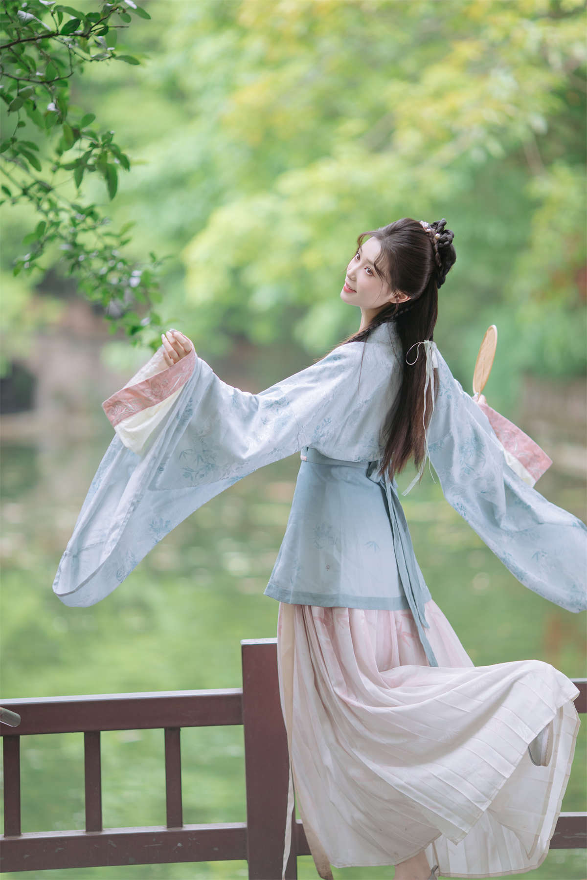 YITUYU艺图语 2025.04.21 国风少女 褚鸢鸢-日更街拍