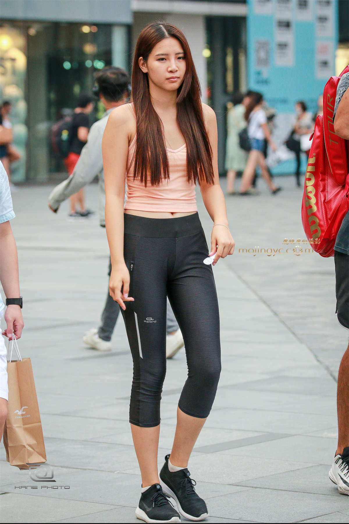 美女都爱运动装-日更街拍