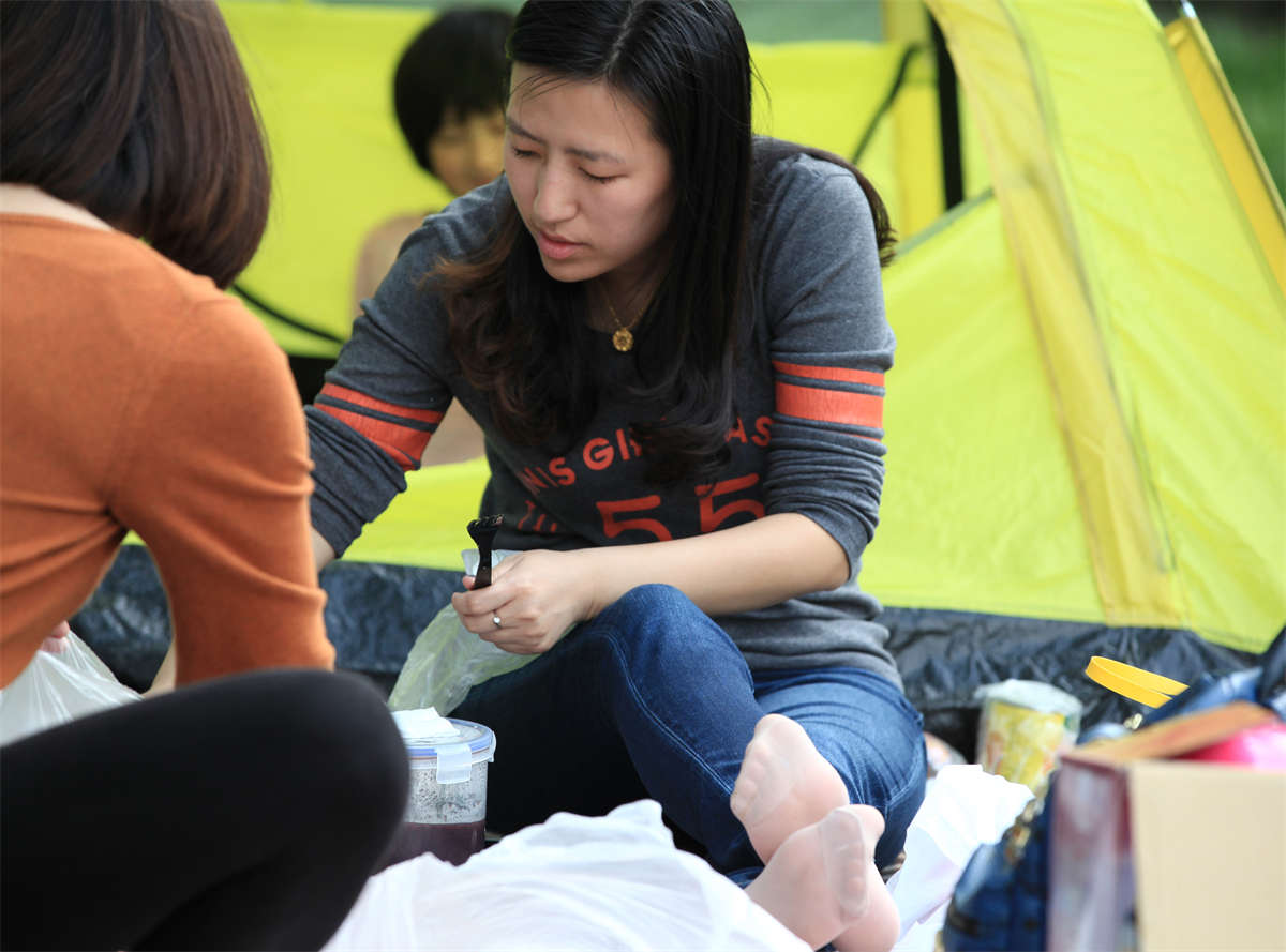 踏青公园街拍系列No.1484 脚掌竖直的正脚底才是大爱-日更街拍