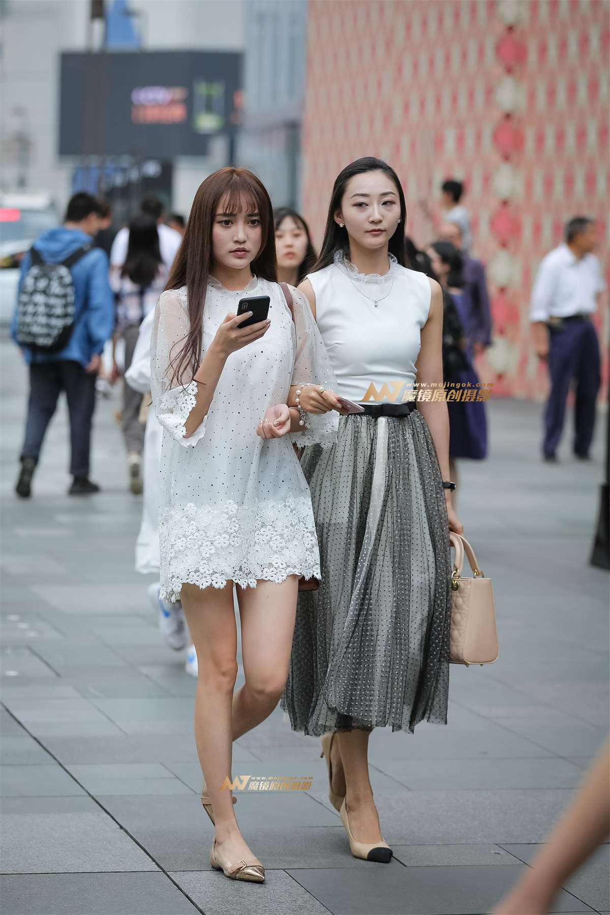 白衣天使-两位小姐姐真会穿-日更街拍