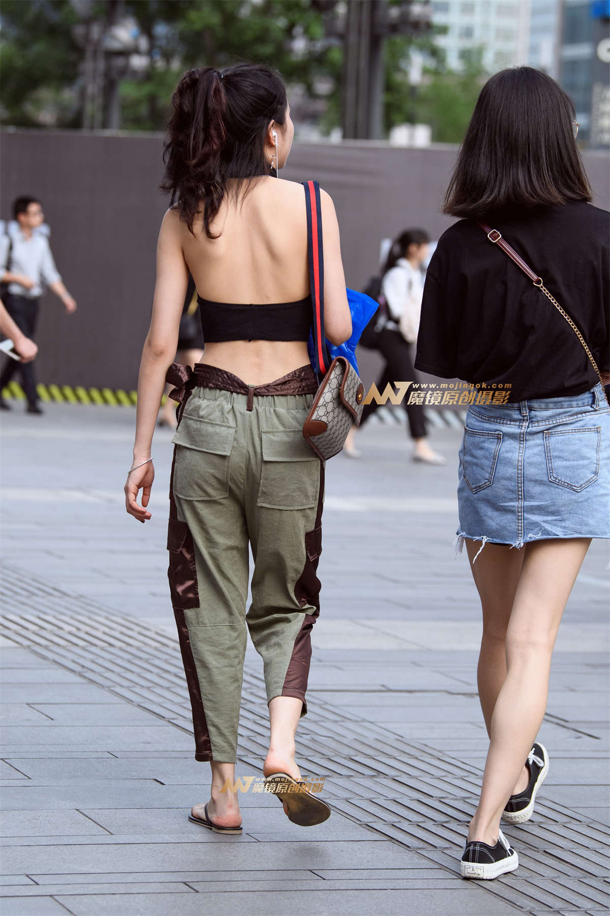 图片[2]-【久久赛帖】低调性感的露背装-日更街拍