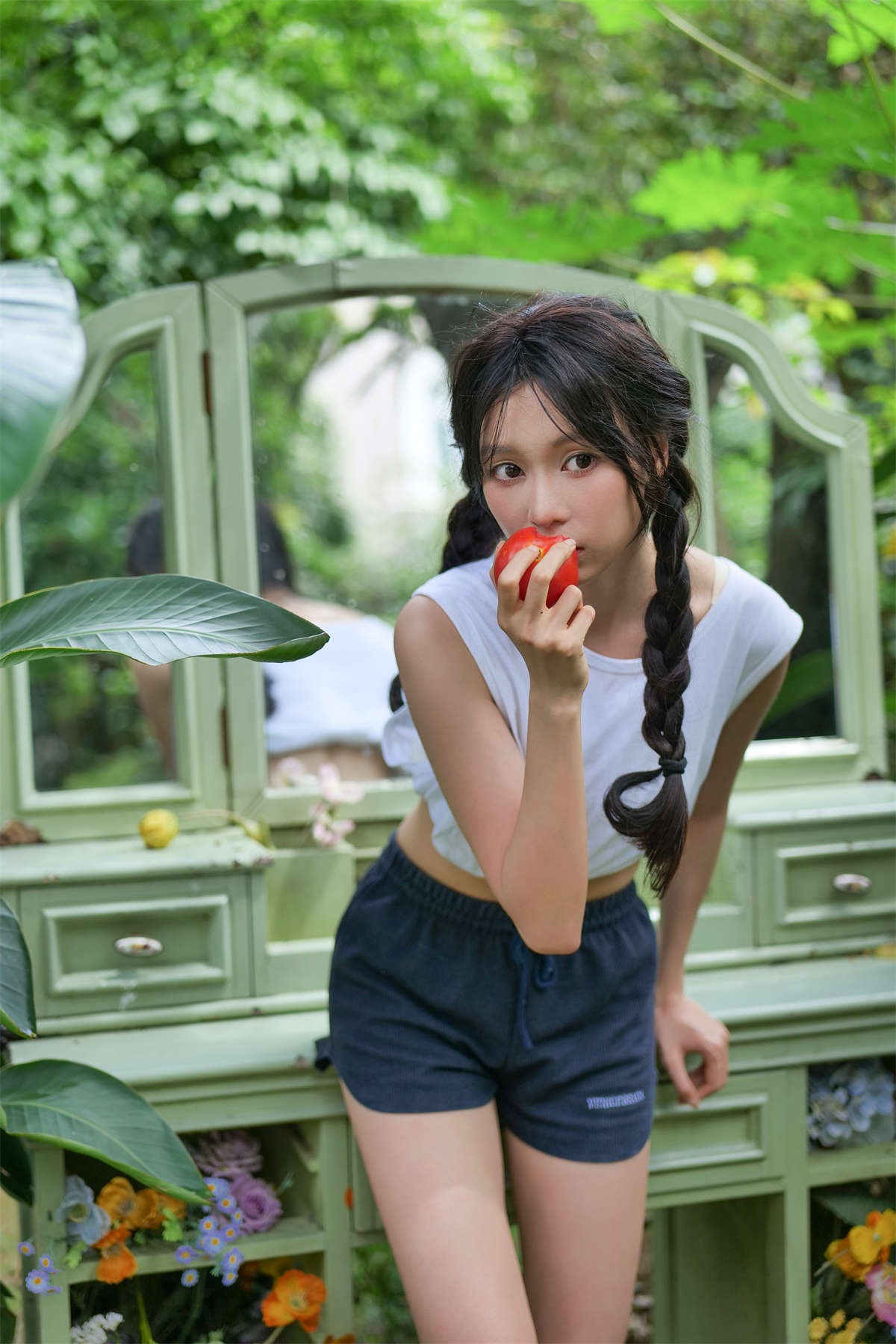 YITUYU艺图语 2024.09.08 花语少女·悠然时光 茵子吞籽儿-日更街拍