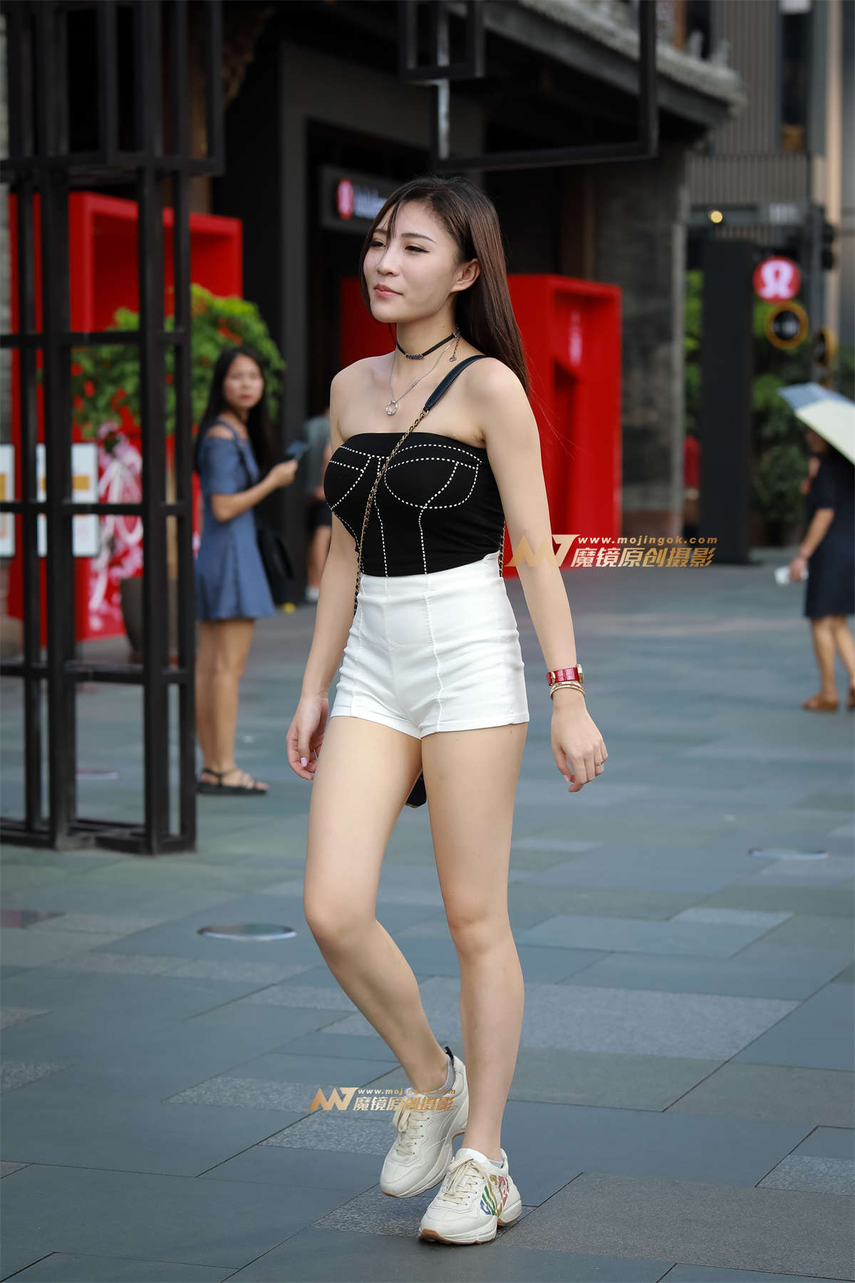 【凯恩赛帖】清秀甜美的热裤美眉-日更街拍