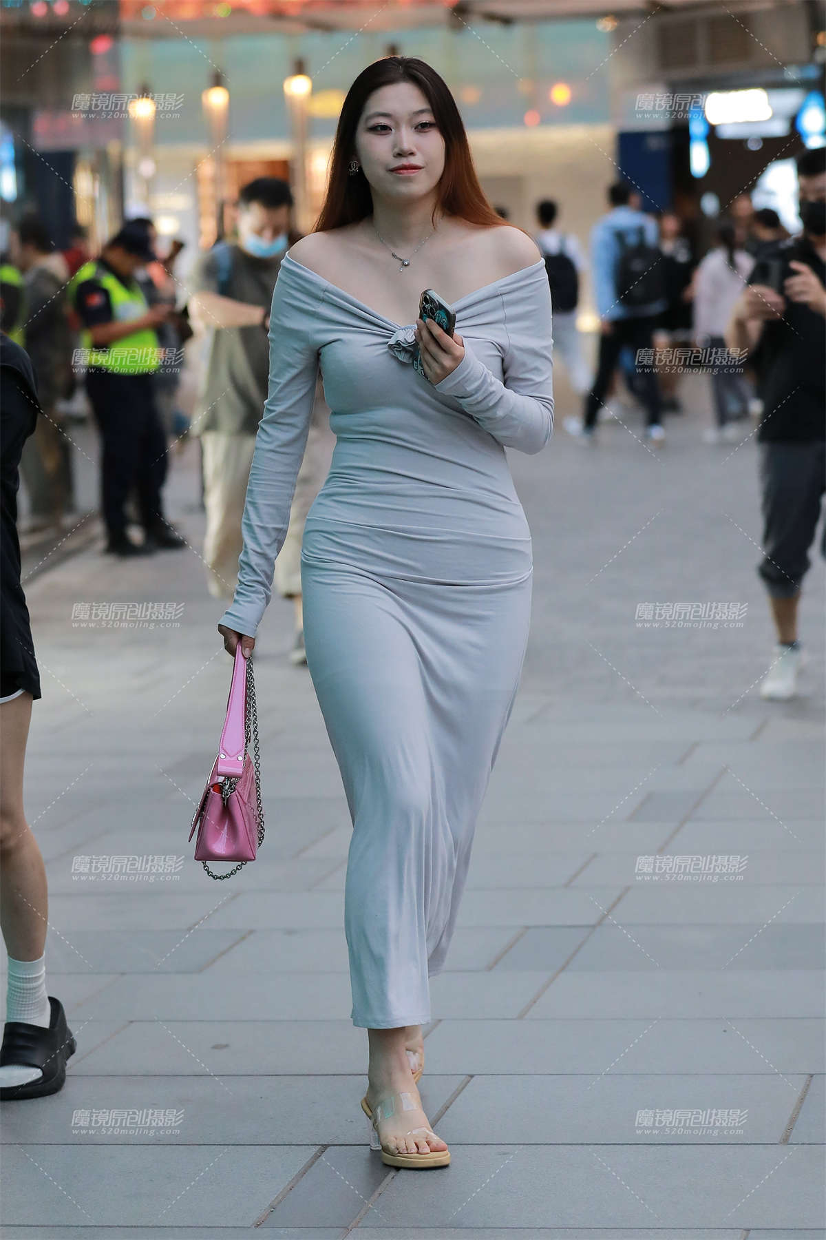连衣包臀裙美女-日更街拍