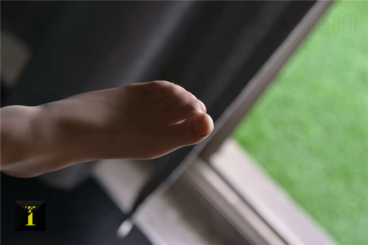 IESS异思趣向 普惠集056 小捷 光影下的柔美（1）大特写-日更街拍