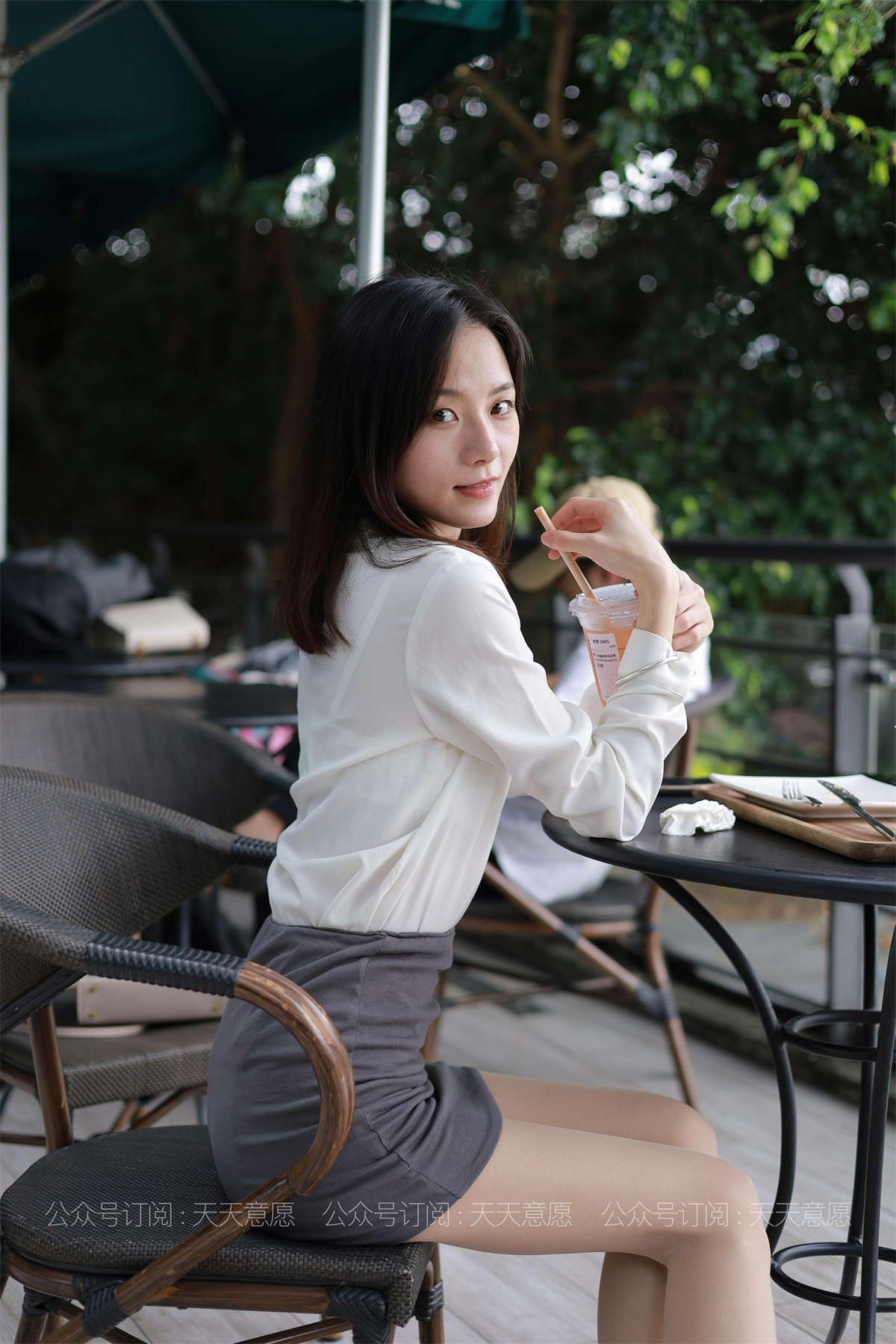 IESS异思趣向 丝享家855期：小六 白色OL装-日更街拍